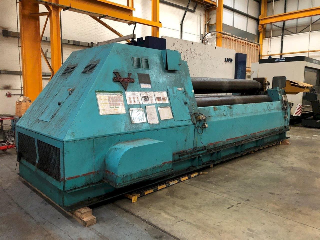 Front view of VERRINA CLR 216 X 4050 machine