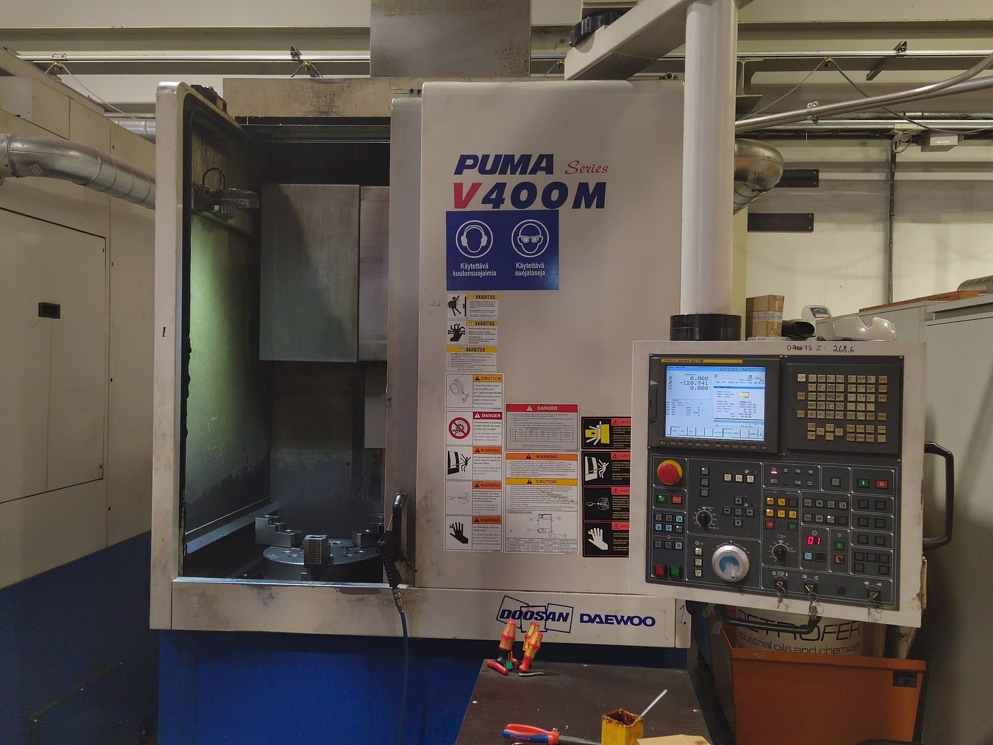 Front view of Doosan Puma V400M machine