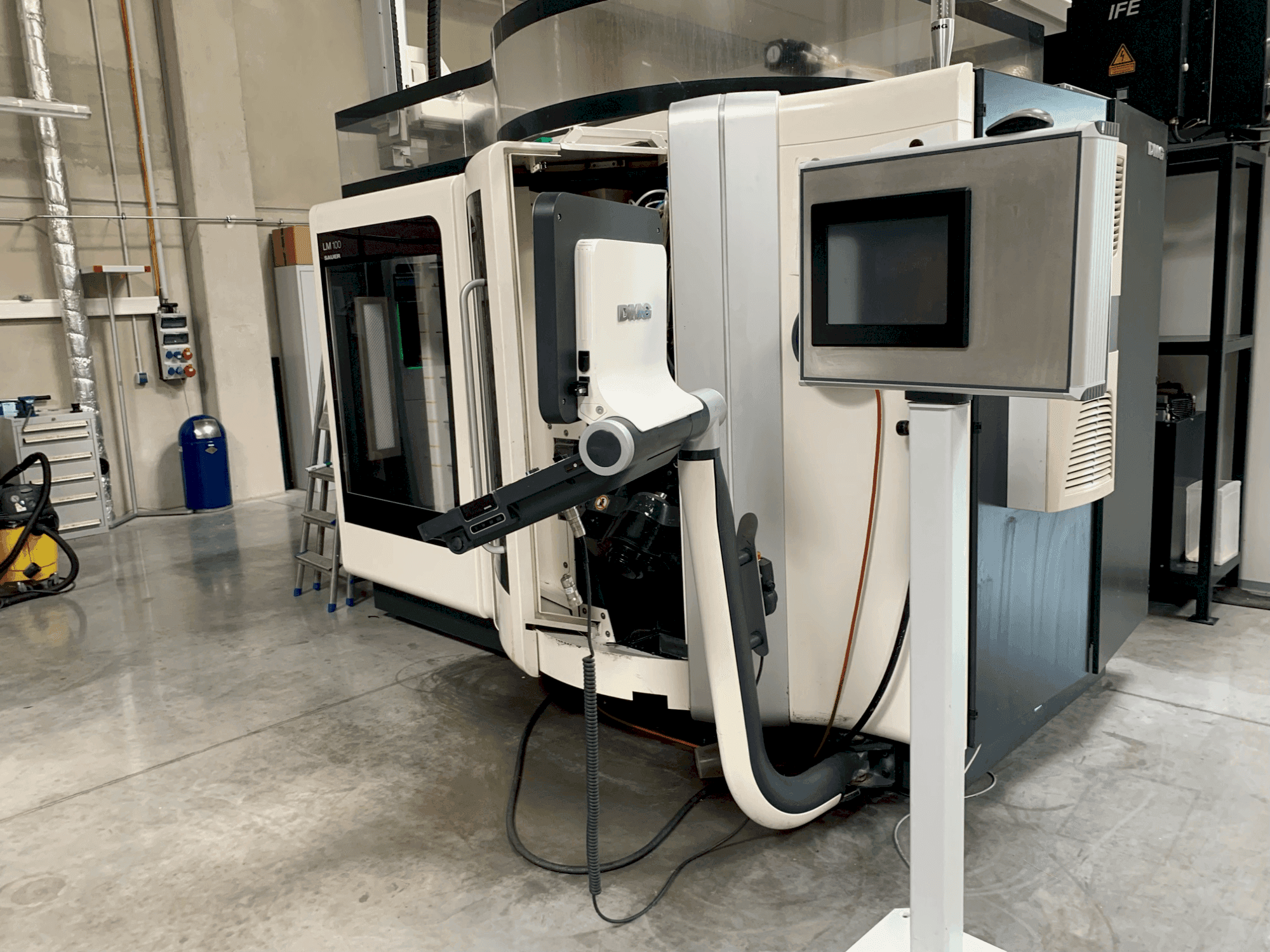 Front view of DMG Ultra Sonic 20 linear  machine