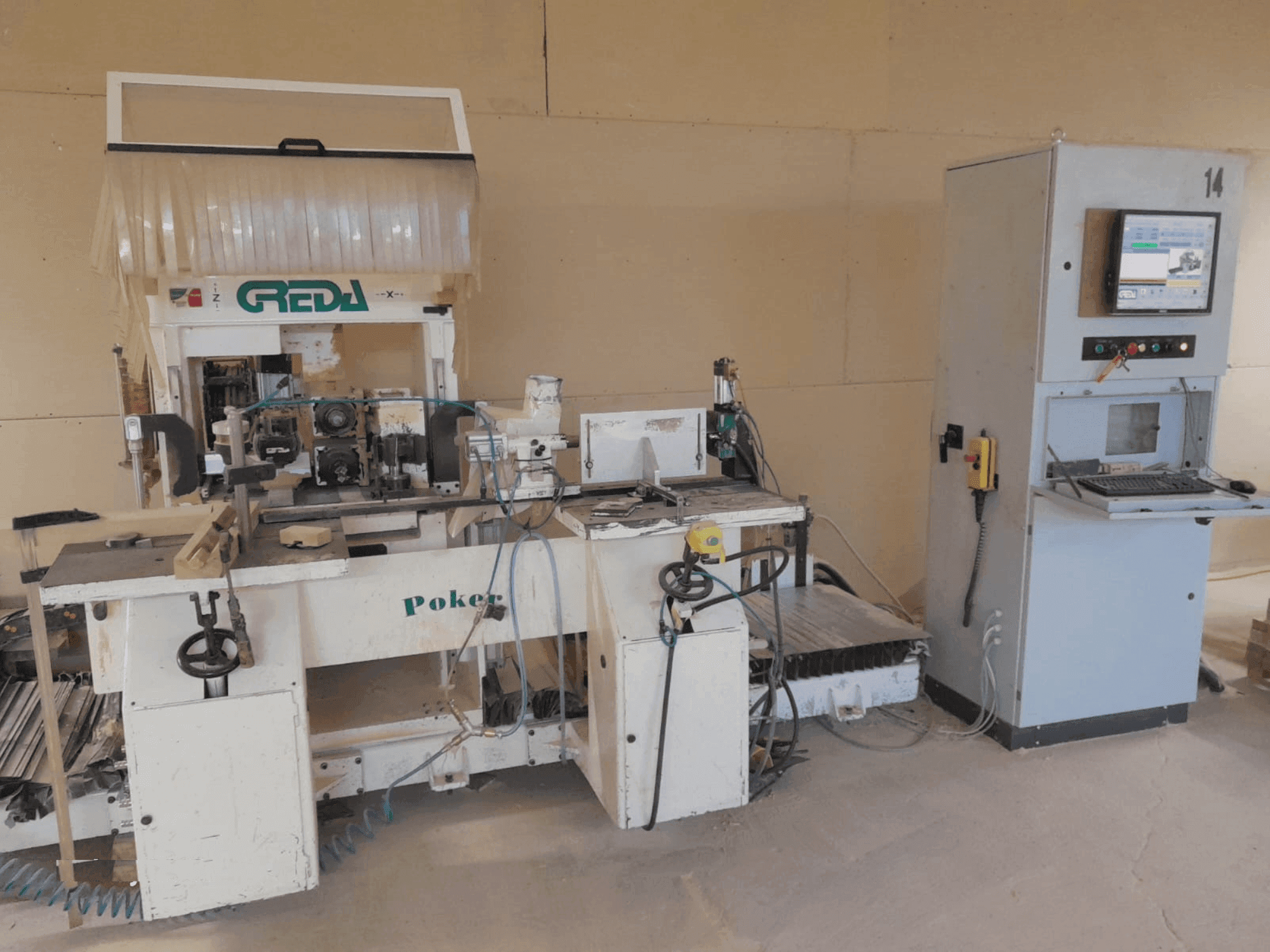 Front view of GREDA POKER  machine