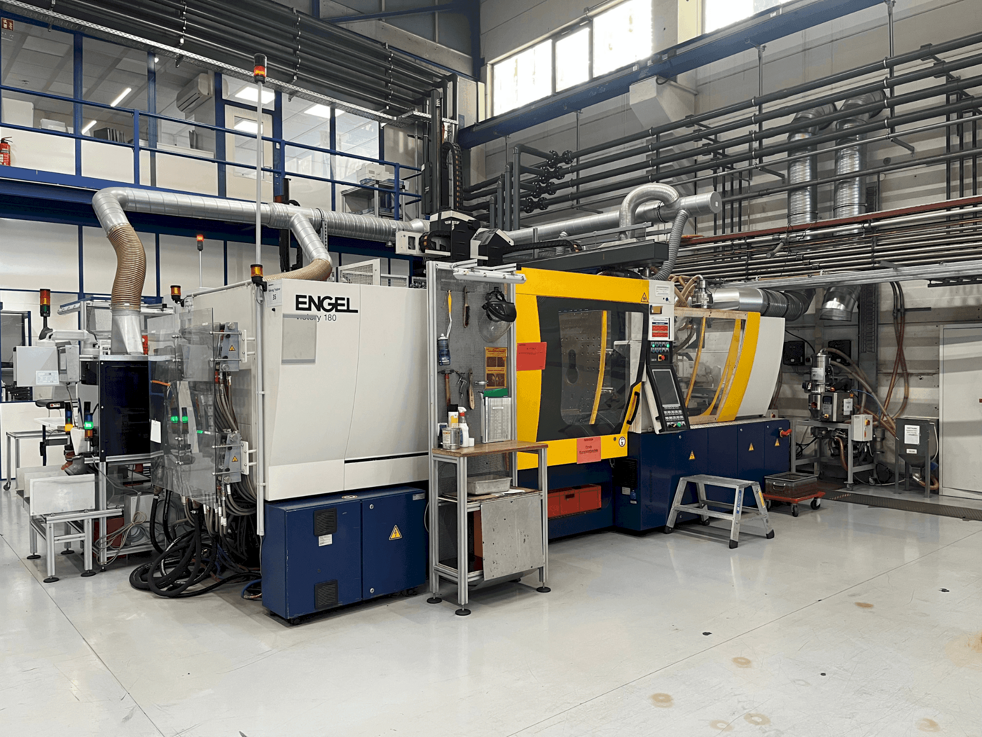 Front view of Engel Victory 200H/60W/180 combi + Viper 40  machine