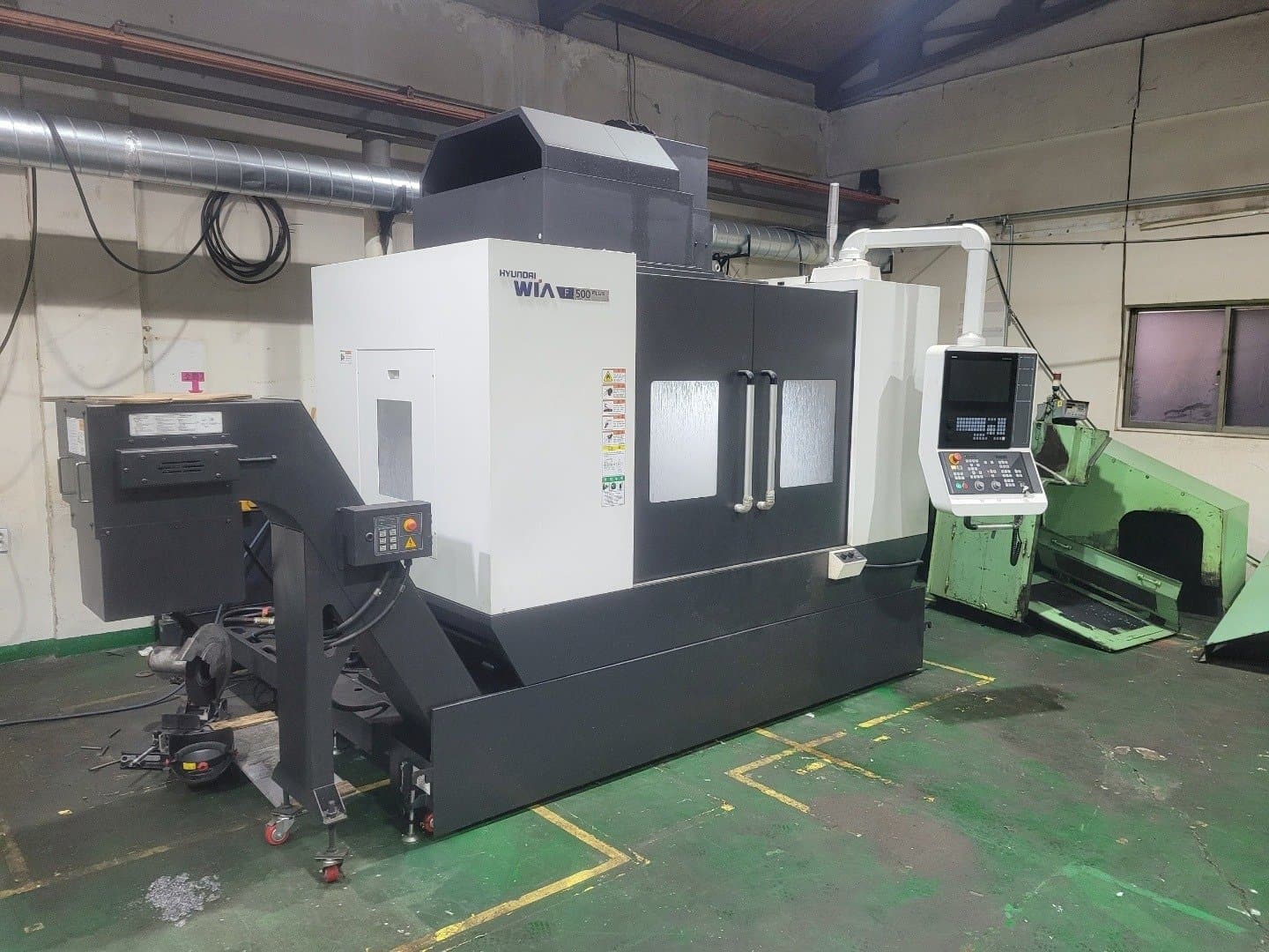 Front view of Hyundai Wia F500 PLUS machine