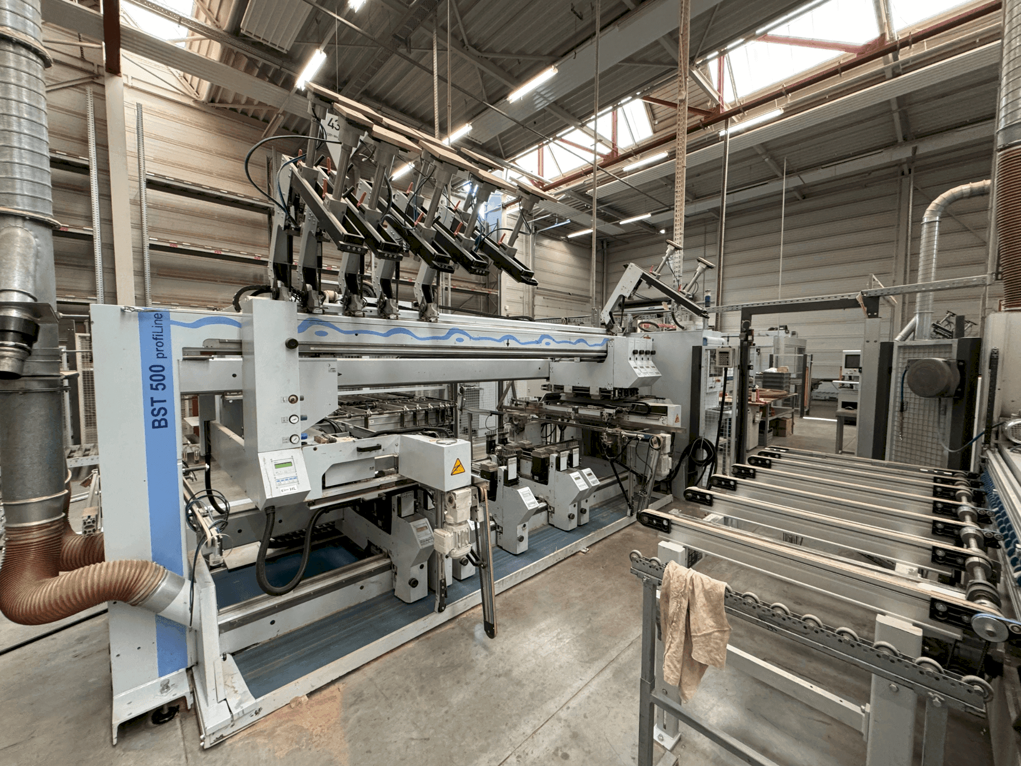 Front view of Weeke profiLine BST 500/D  machine