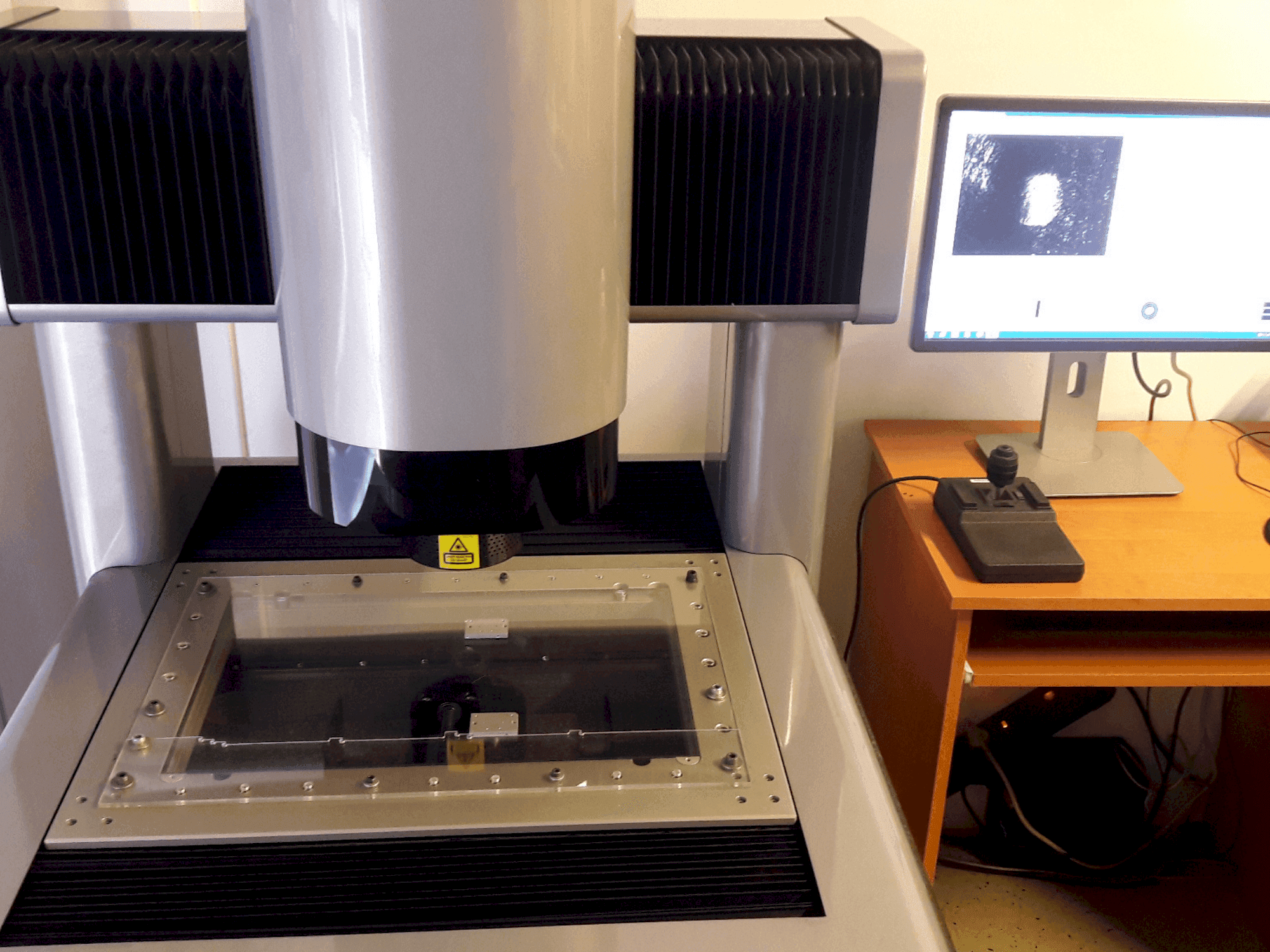 Front view of SCHUT DeMeet-400  machine