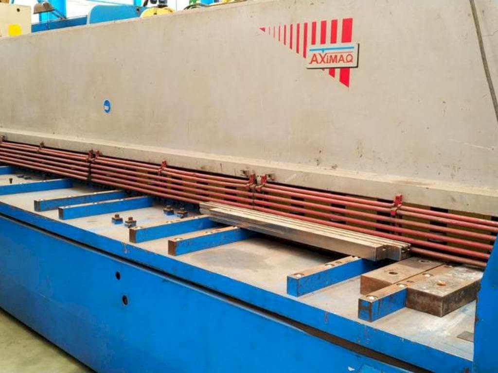 Front view of Axial CP-1060 machine