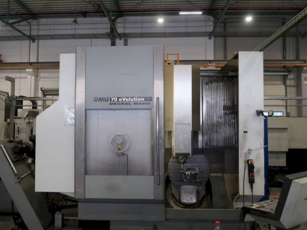 Front view of DECKEL MAHO DMU 70 eVolution machine