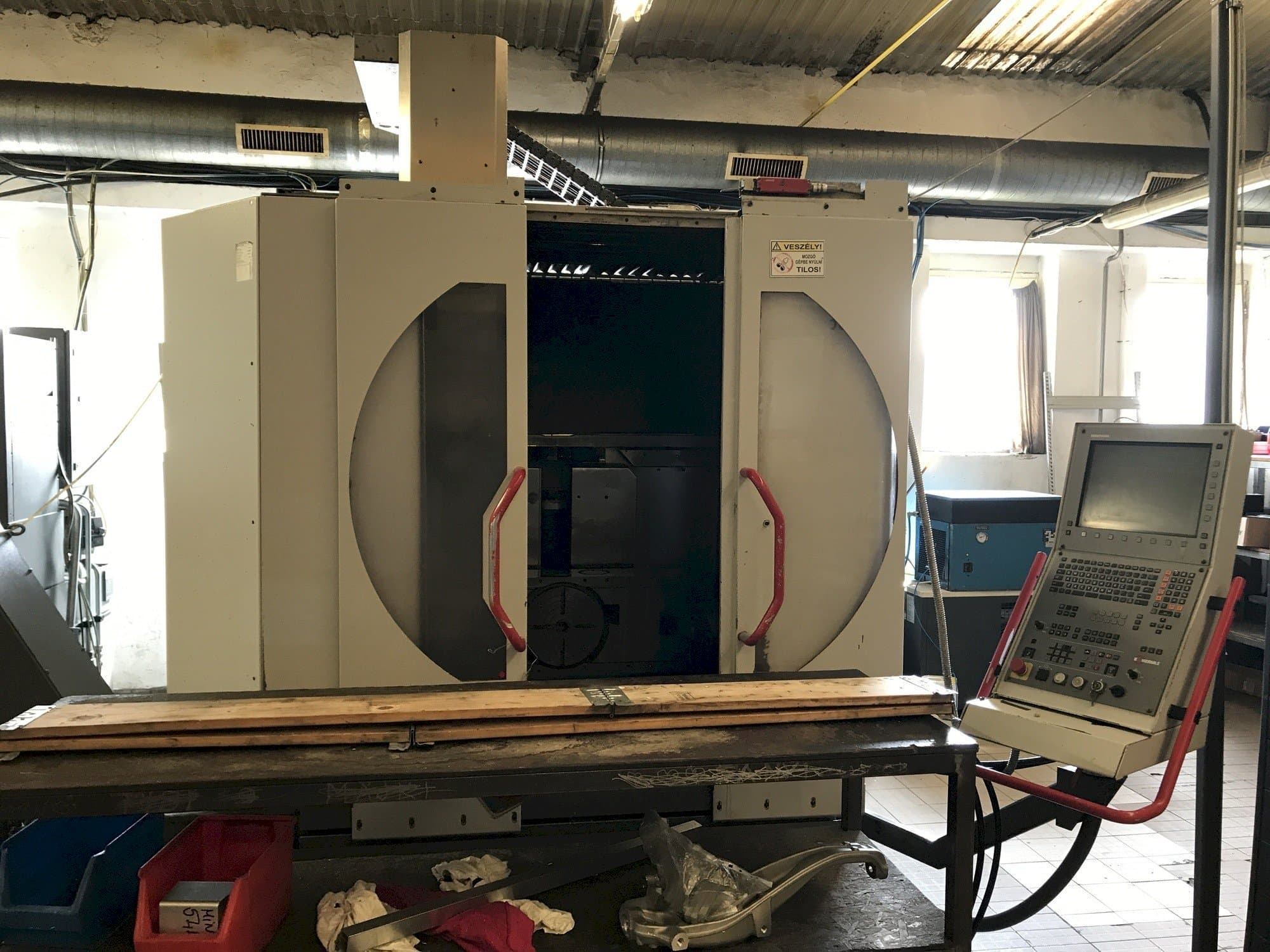 Front view of HERMLE B 300 U machine