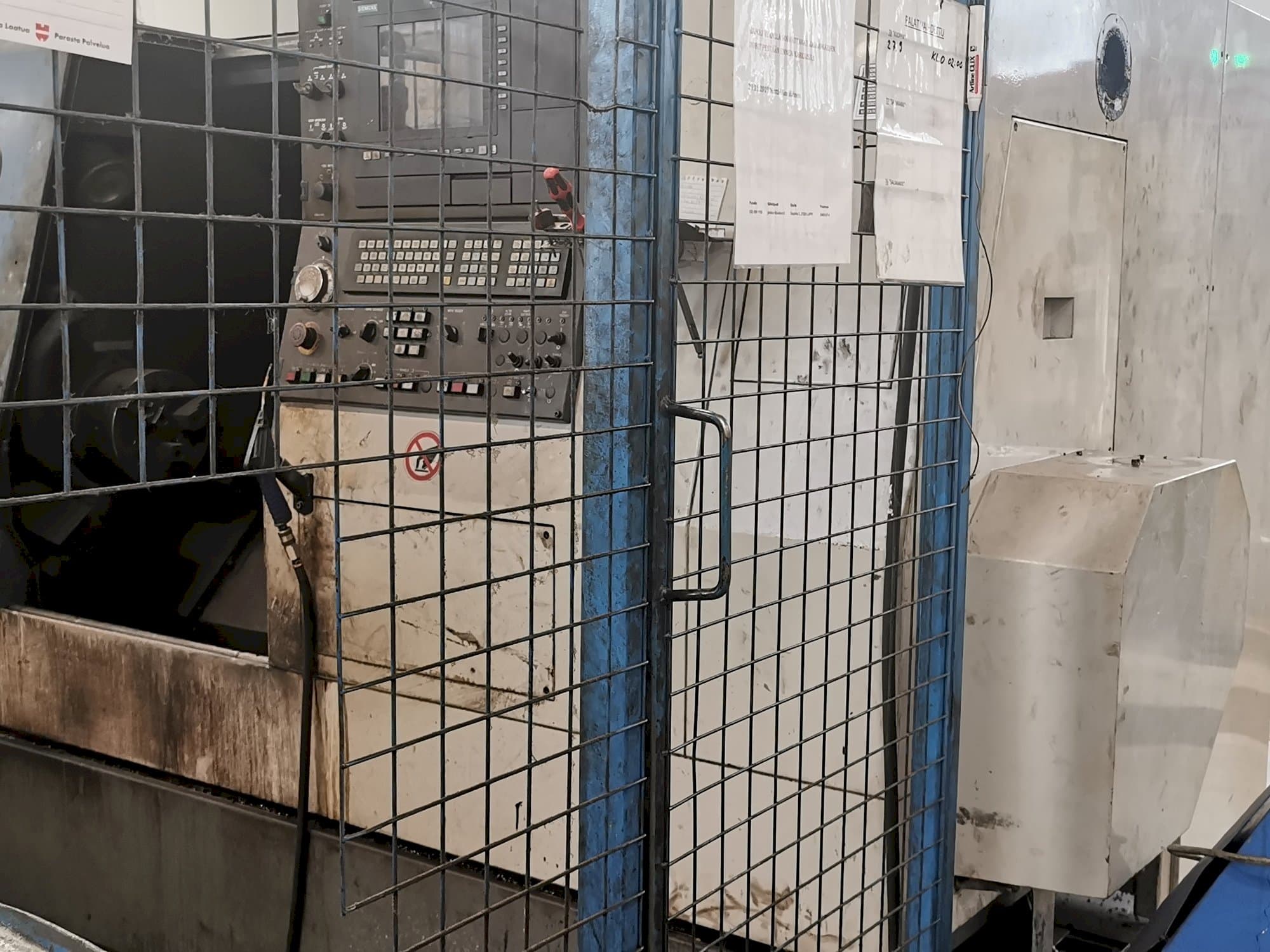 Front view of Hyundai HIT 250 S machine