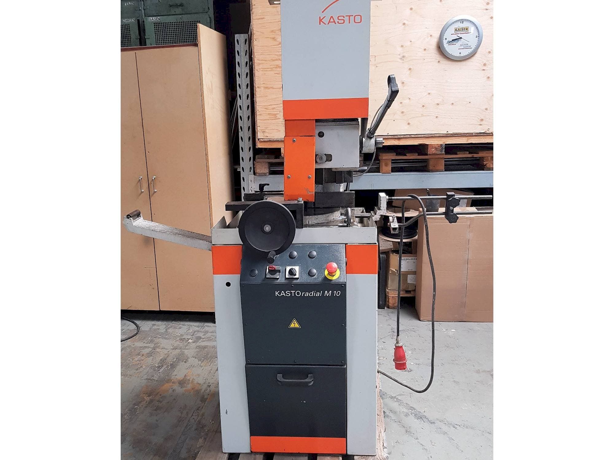 Front view of KASTO Radial M 10 machine