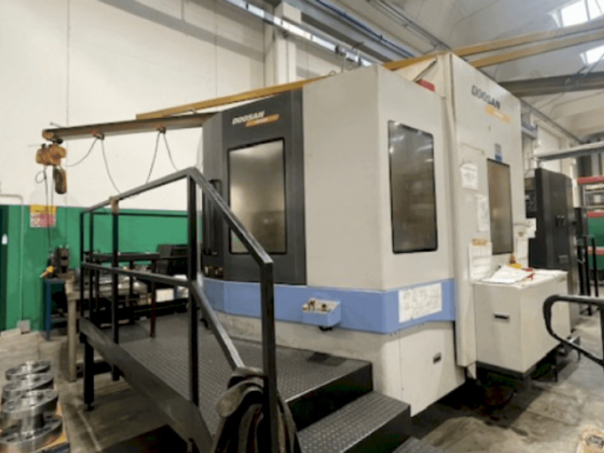 Front view of DOOSAN HM 800 (2008) machine