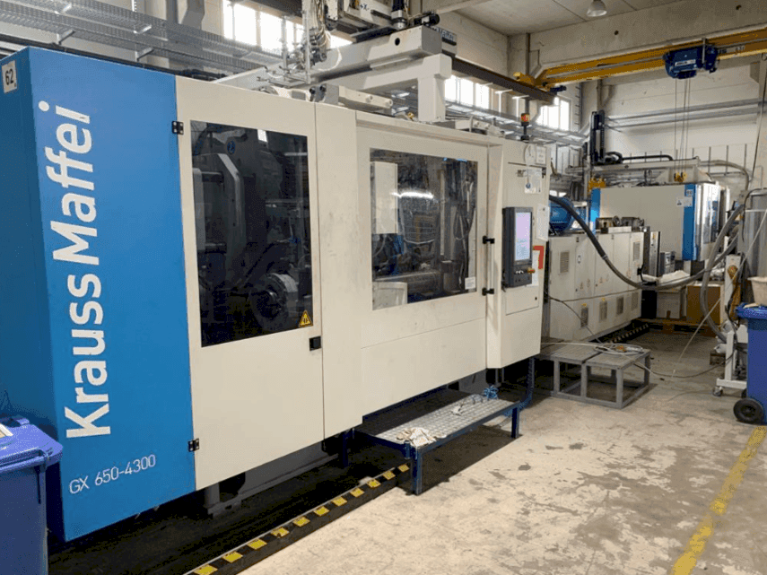 Front view of Krauss Maffei KM650-4300 GX machine