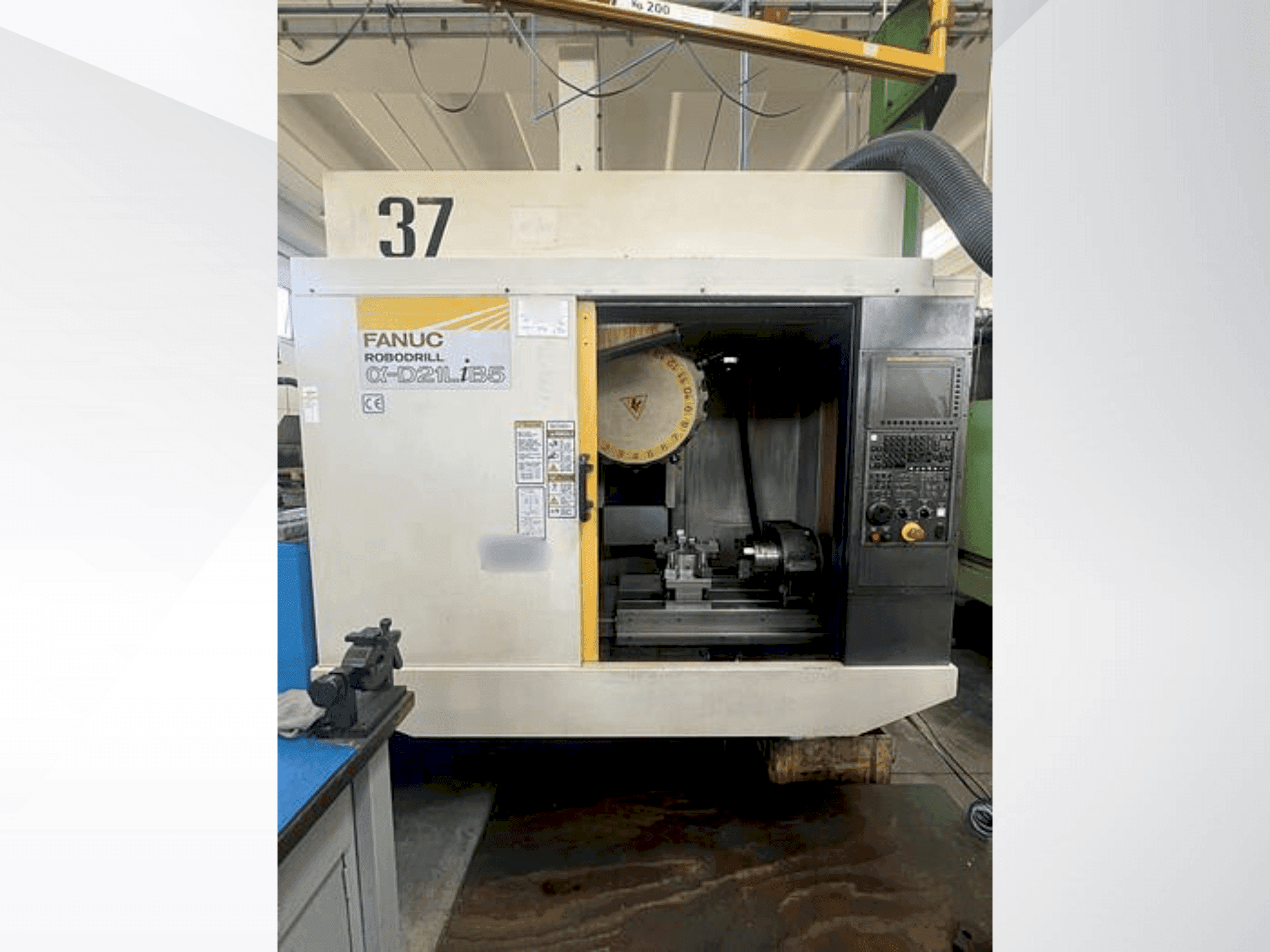 Front view of FANUC Robodrill Alpha-D21LiB5  machine