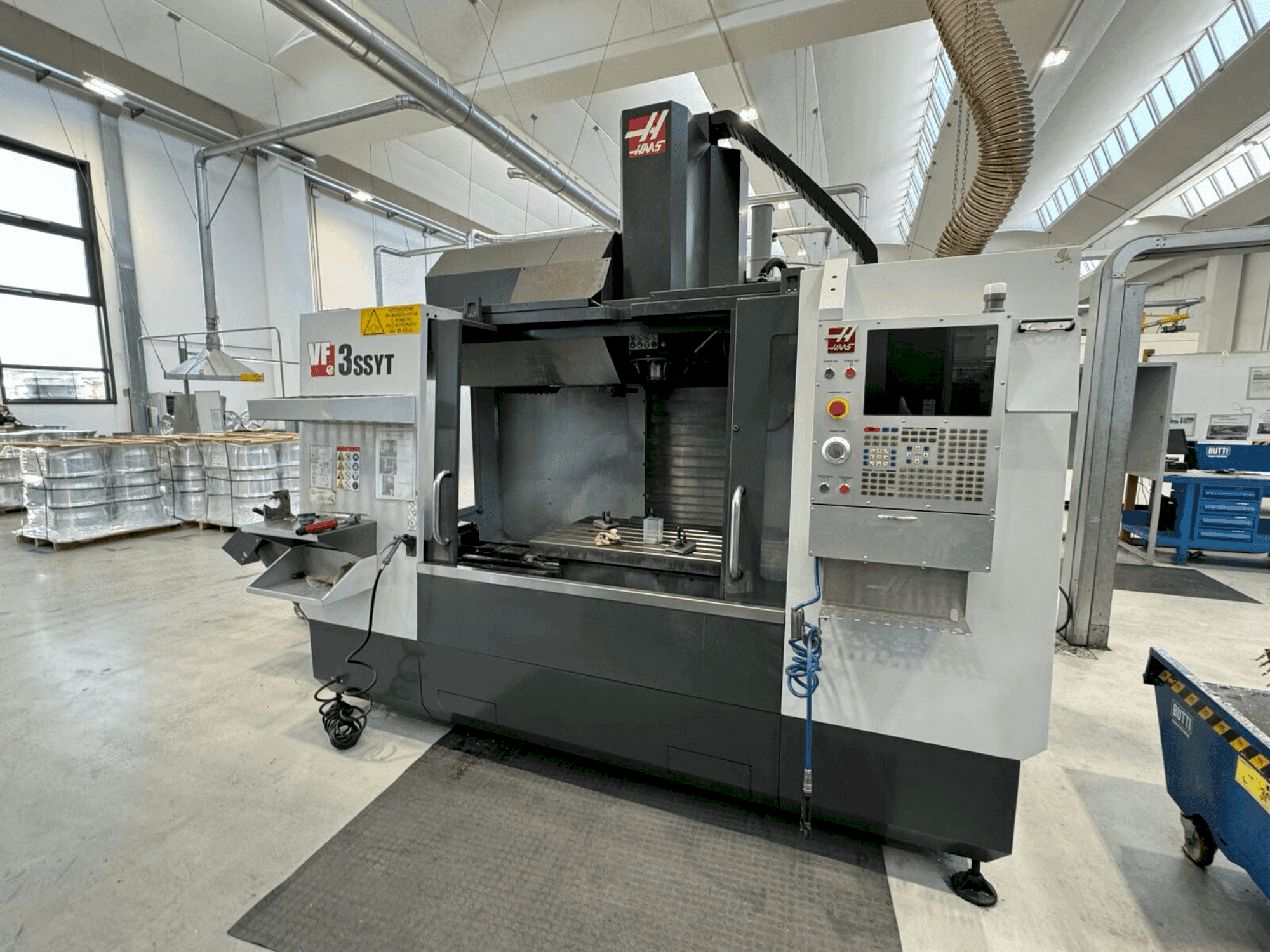 Front view of HAAS VF-3SSYT  machine