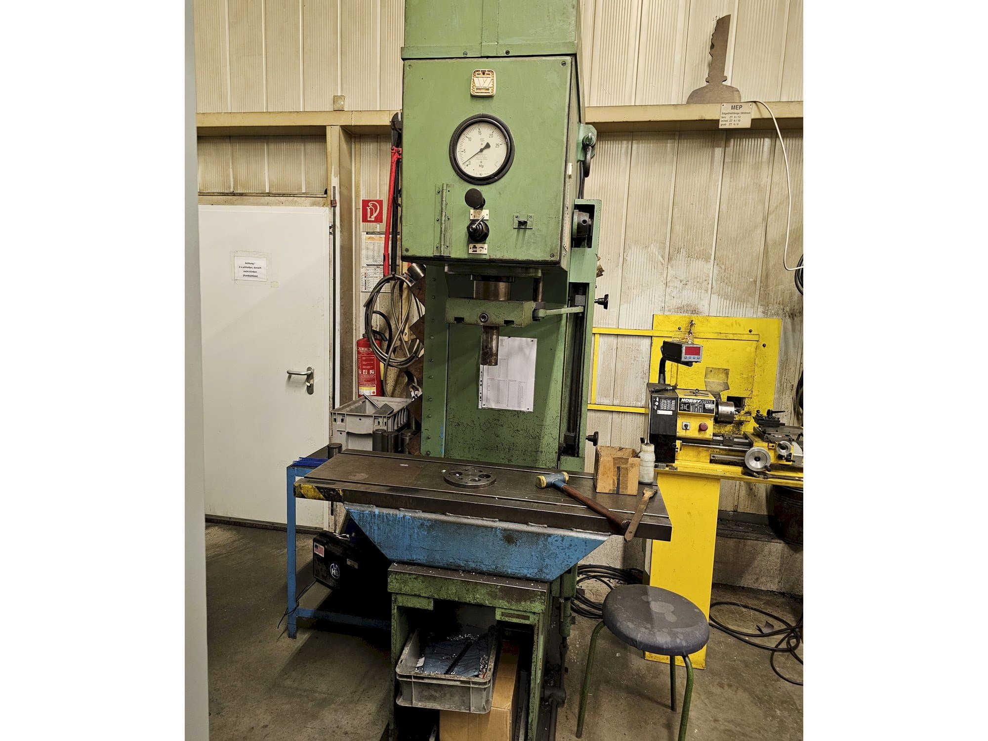 Front view of VEB PYE/25/1  machine