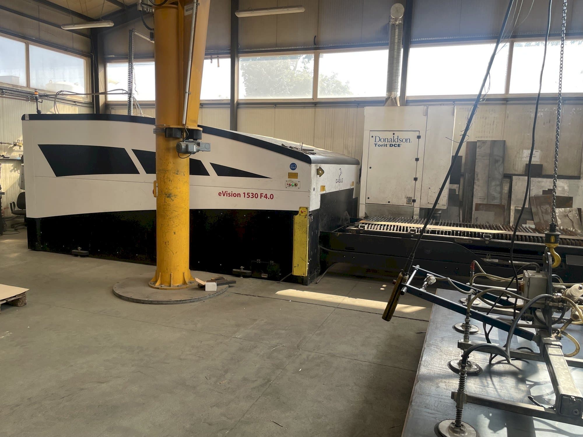 Front view of EAGLE eVision 1530 F4.0 machine