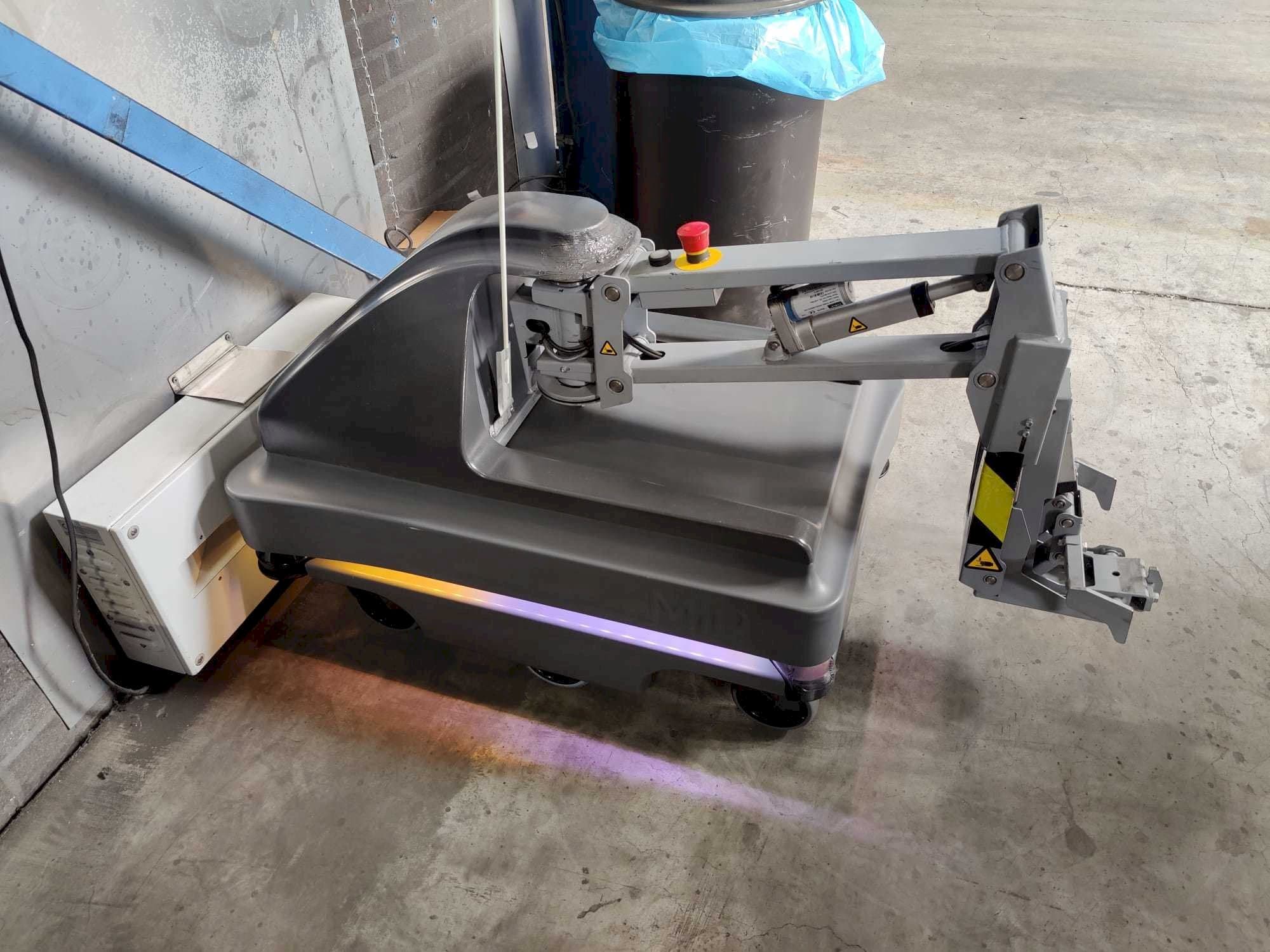 Front view of MIR 200  machine