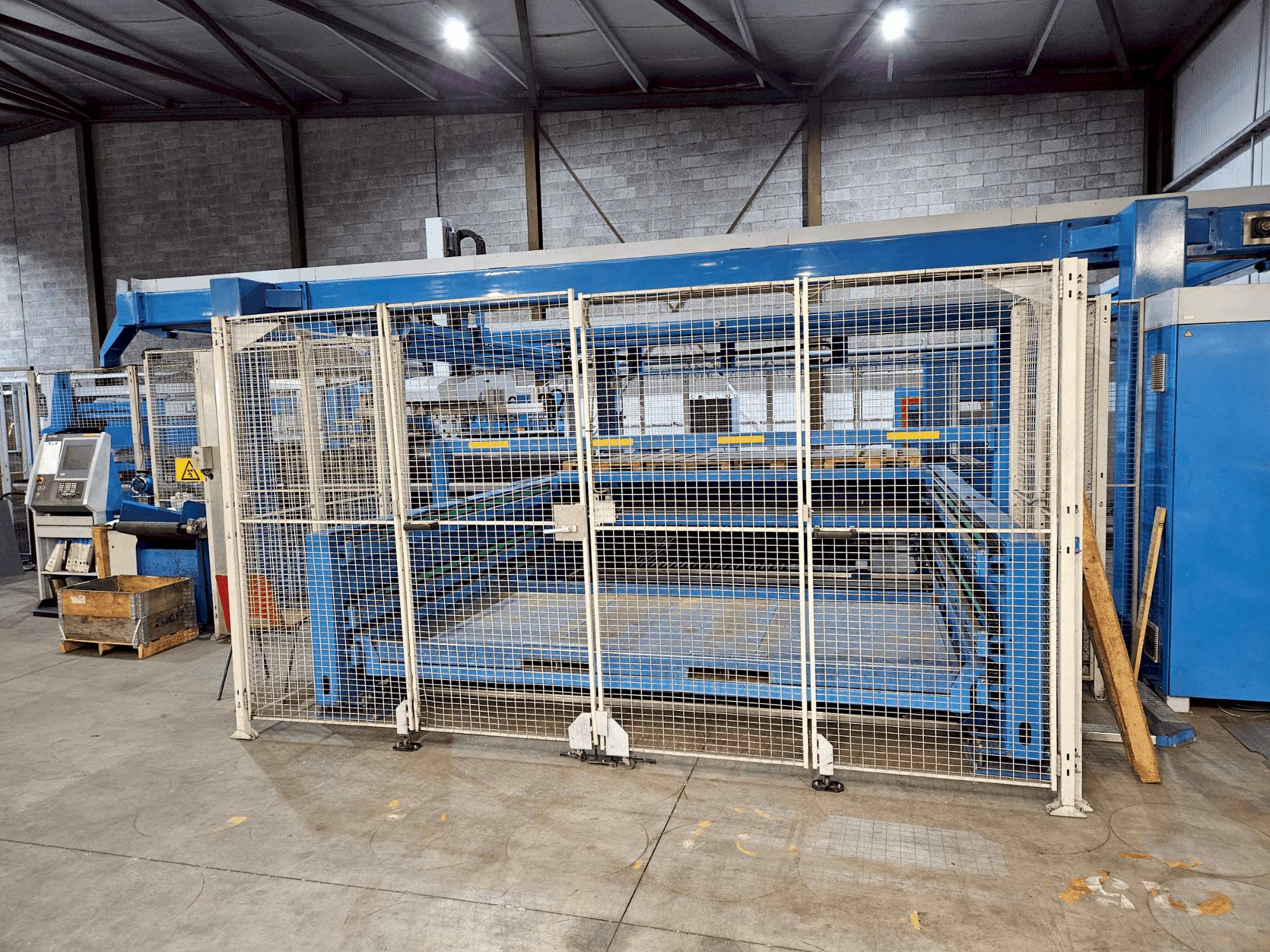 Front view of Finn-Power LSR6/LC6  machine