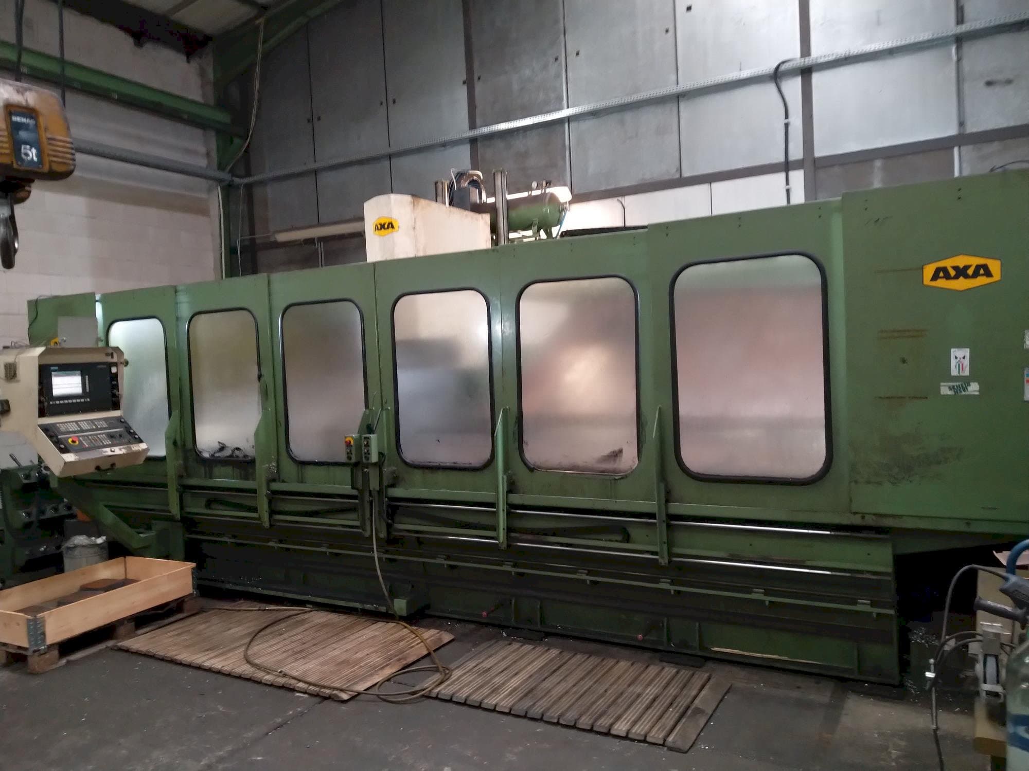 Front view of AXA VSC 5000-m machine