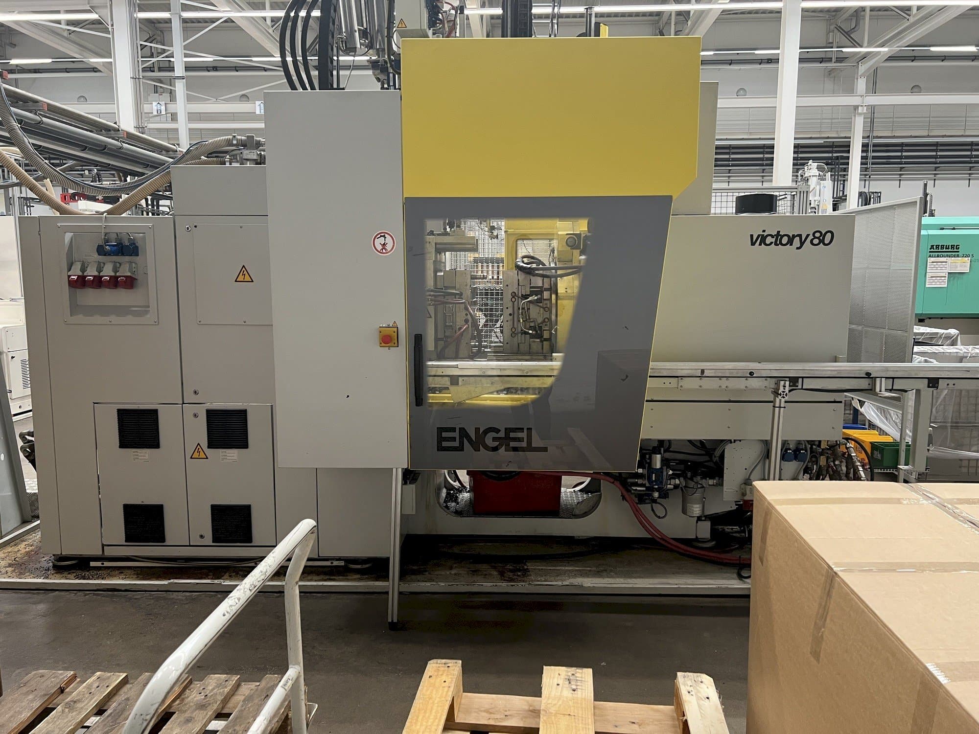 Front view of Engel VC 330H/80V/80CO machine