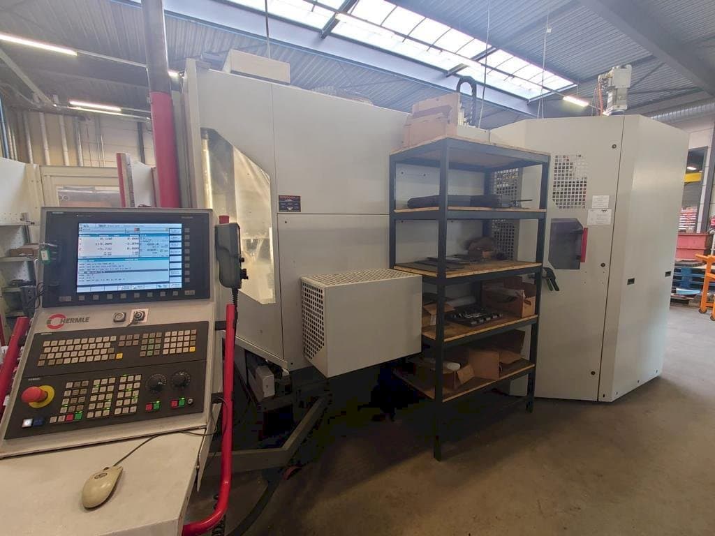 Front view of HERMLE C40U machine