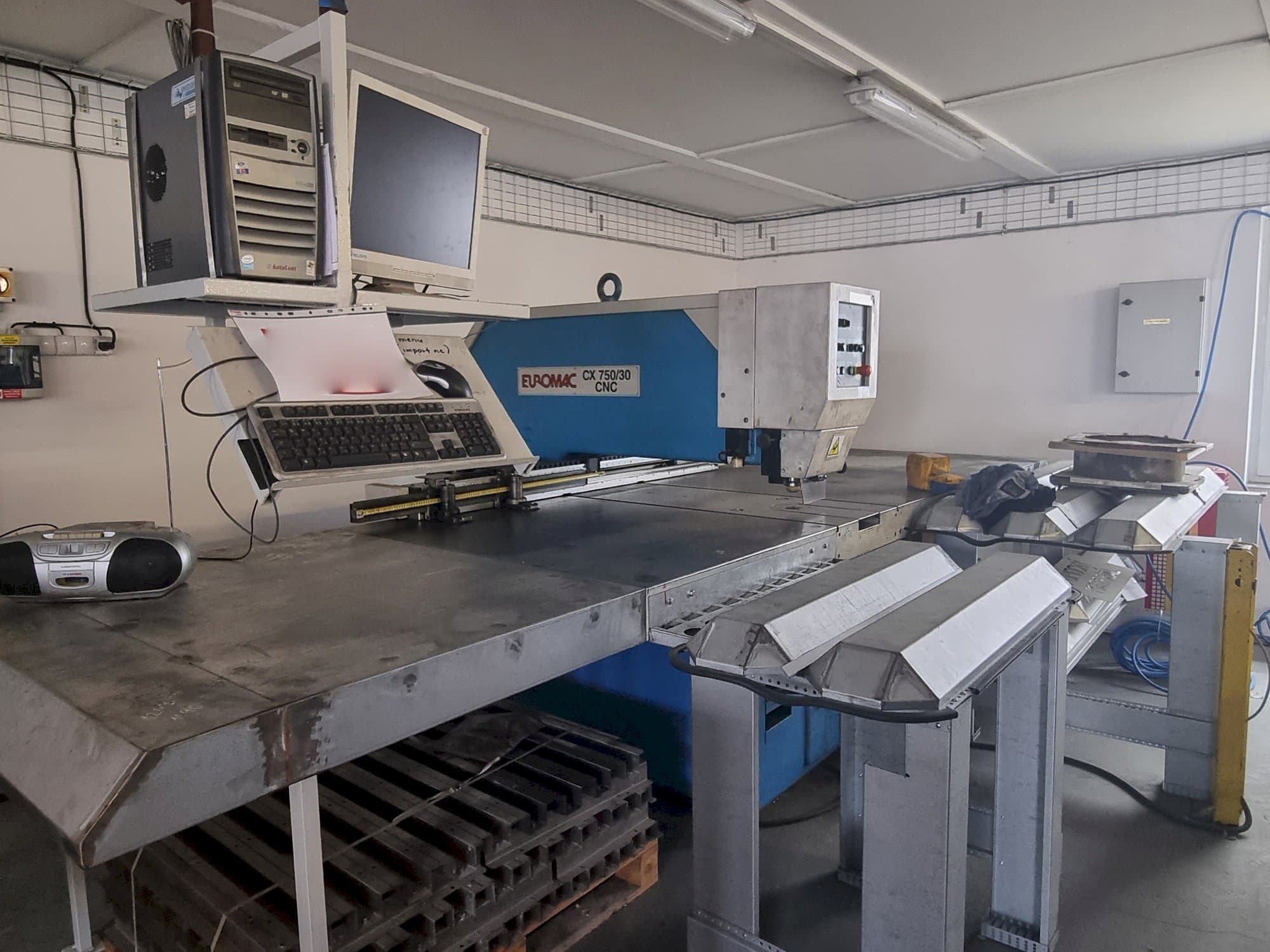 Front view of Euromac CX 750/30 CNC machine