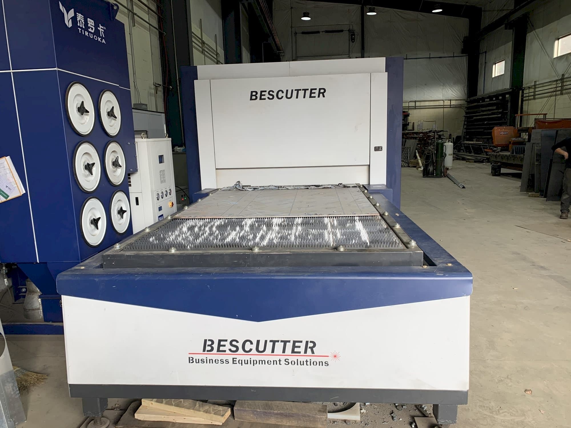 Front view of BESCUTTER Tital-8000W IPG machine