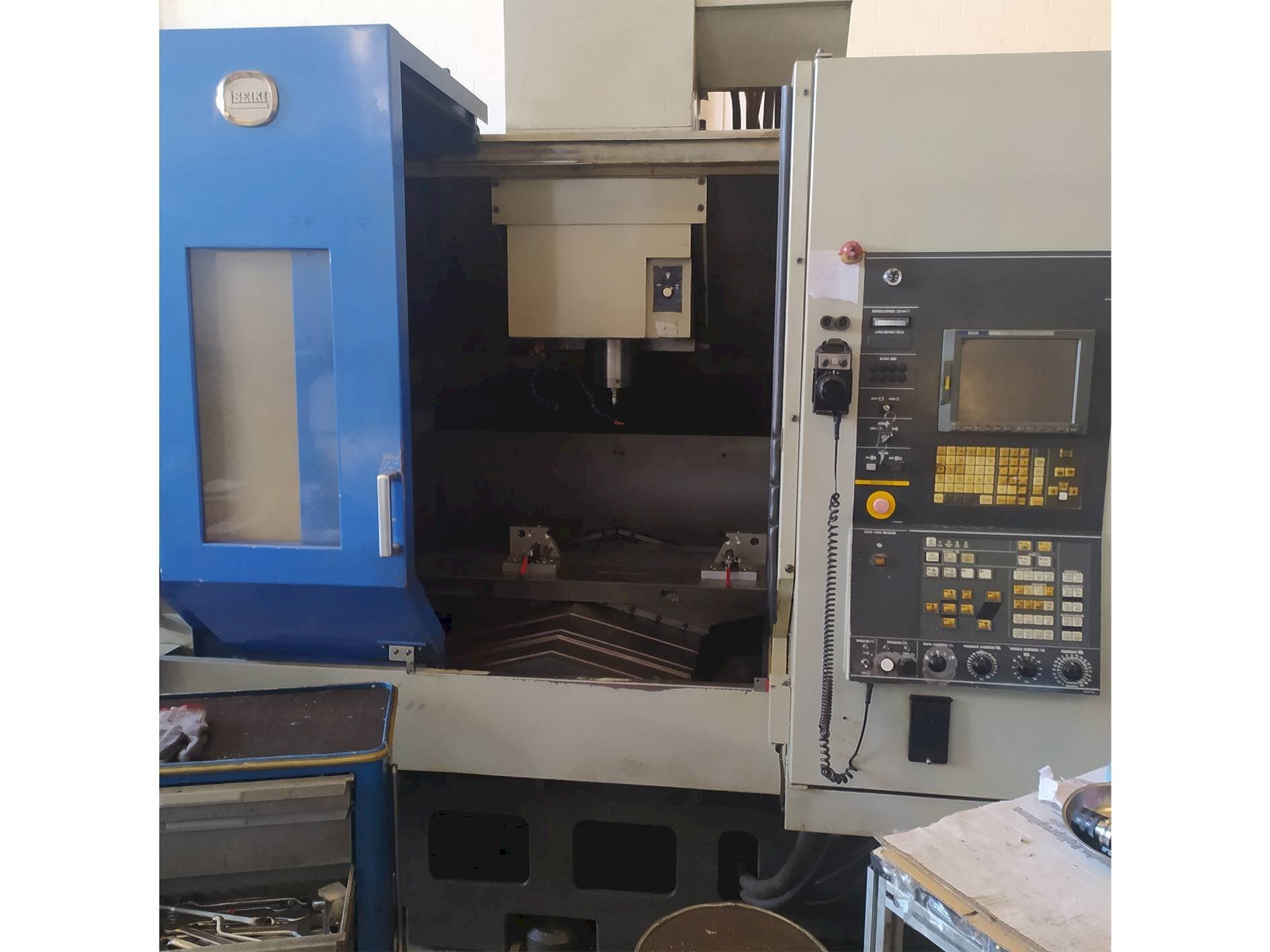 Front view of HITACHI SEIKI VS50 machine