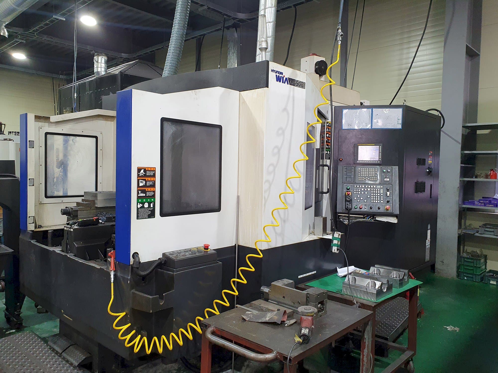 Front view of Hyundai Wia KH50G machine