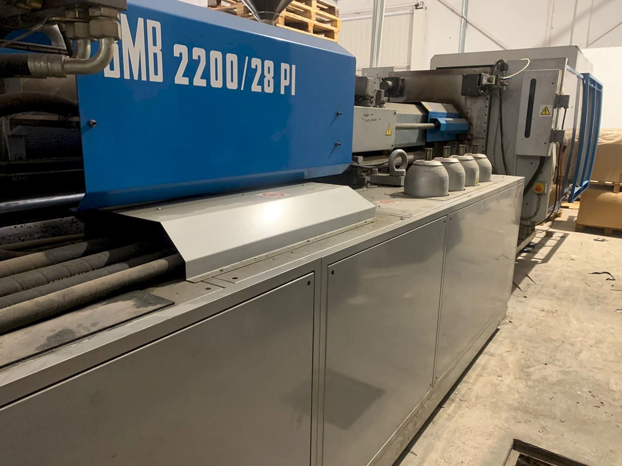 Front view of BMB KW28PI-2200 machine