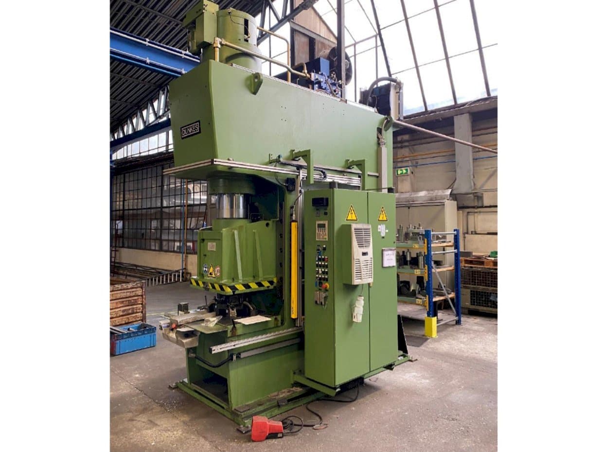Front view of Dunkes HZS 160 machine