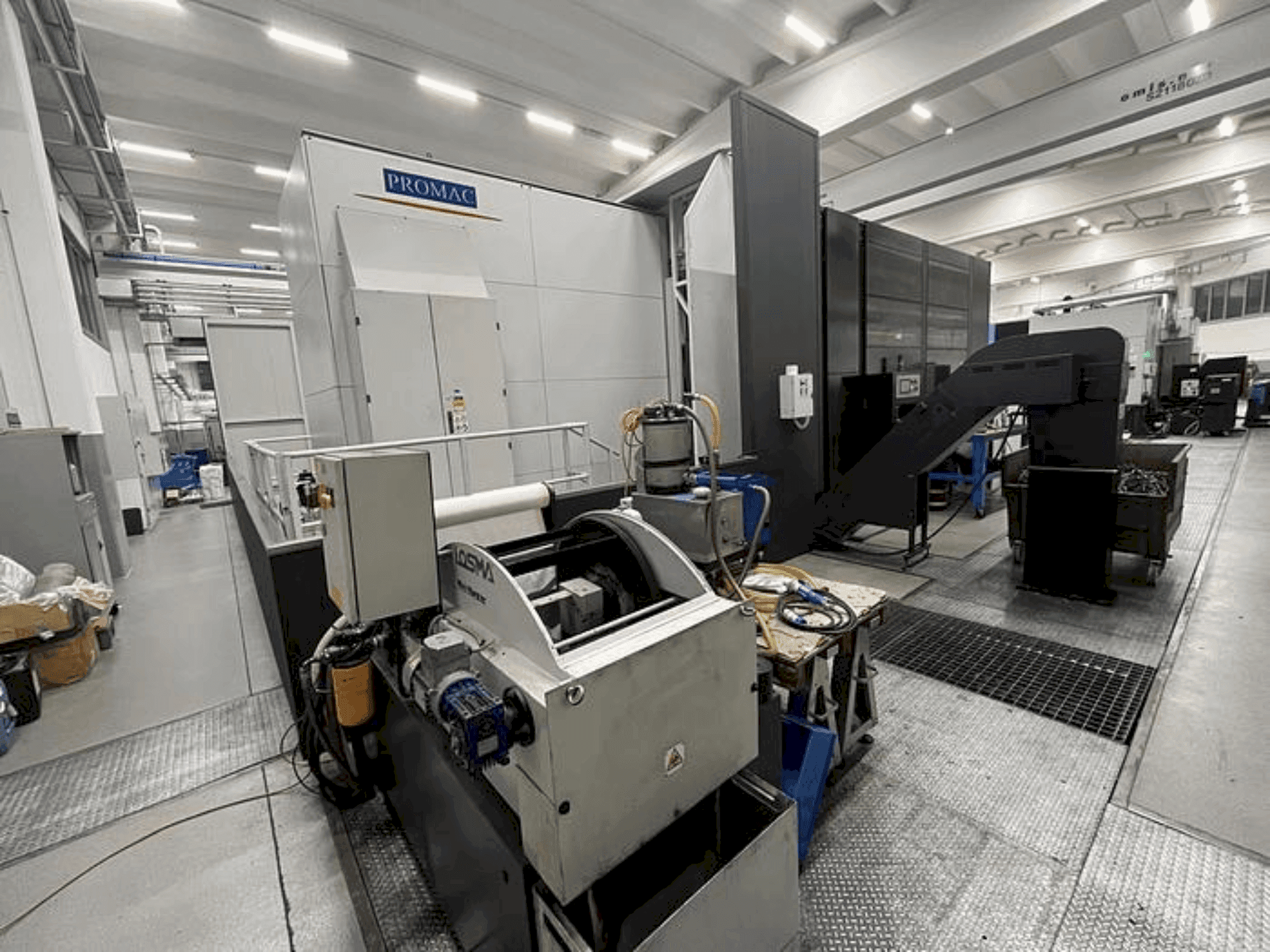 Front view of PROMAC ETESIAN HMC. A PORTALE machine