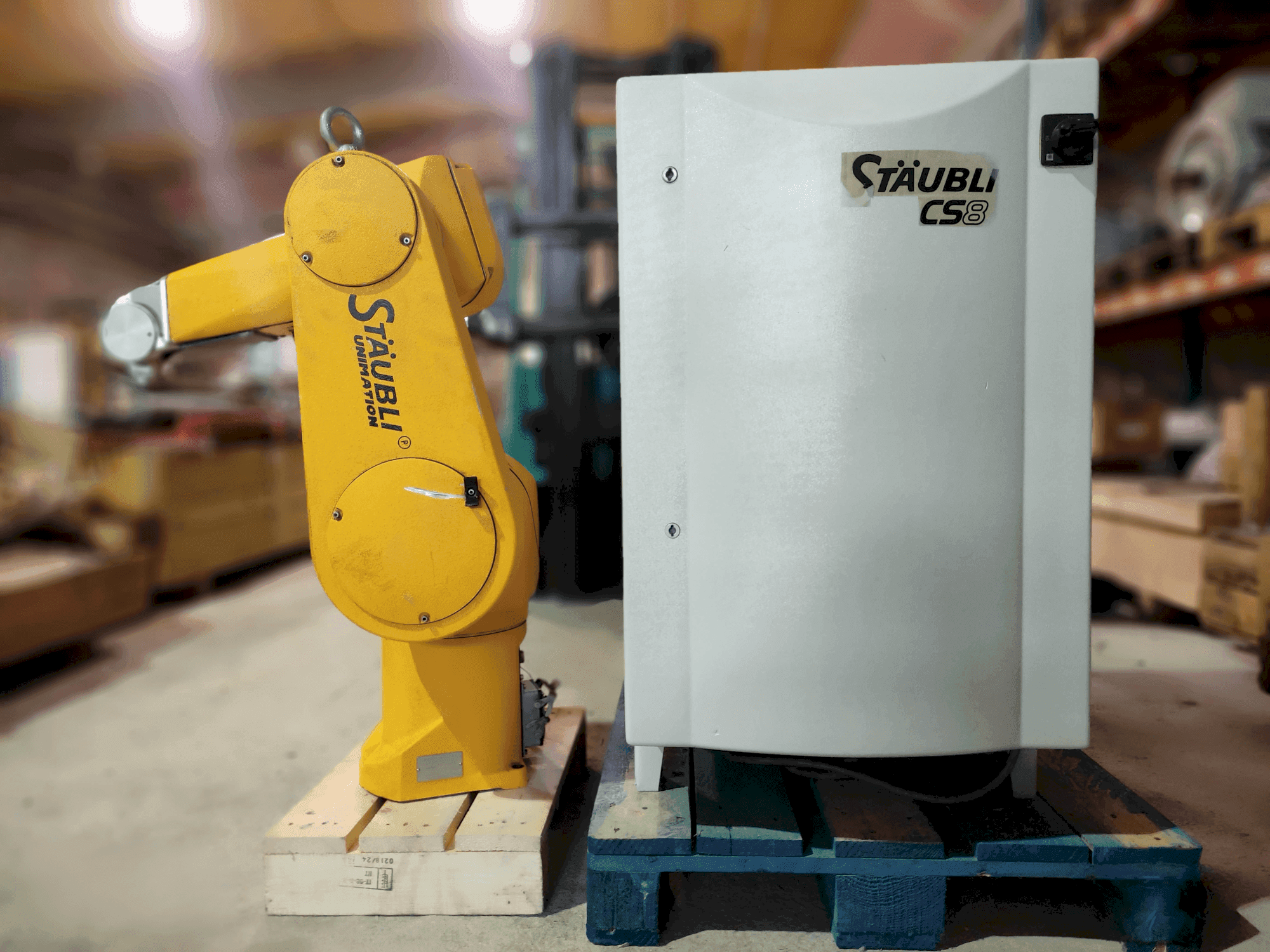 Front view of STAUBLI RX90B  machine