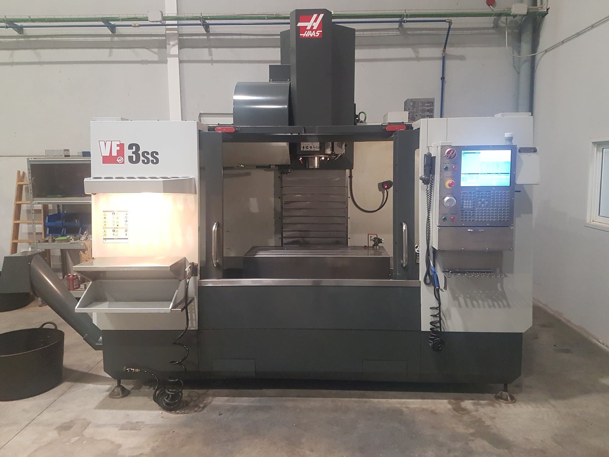 Front view of HAAS VF- 3SS machine