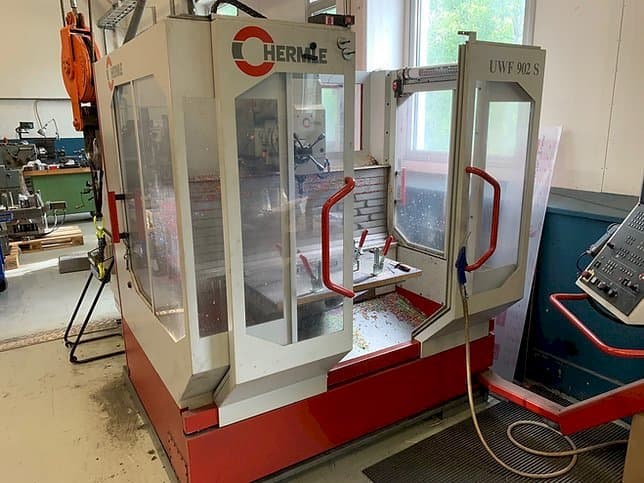 Front view of HERMLE UWF 902 S machine