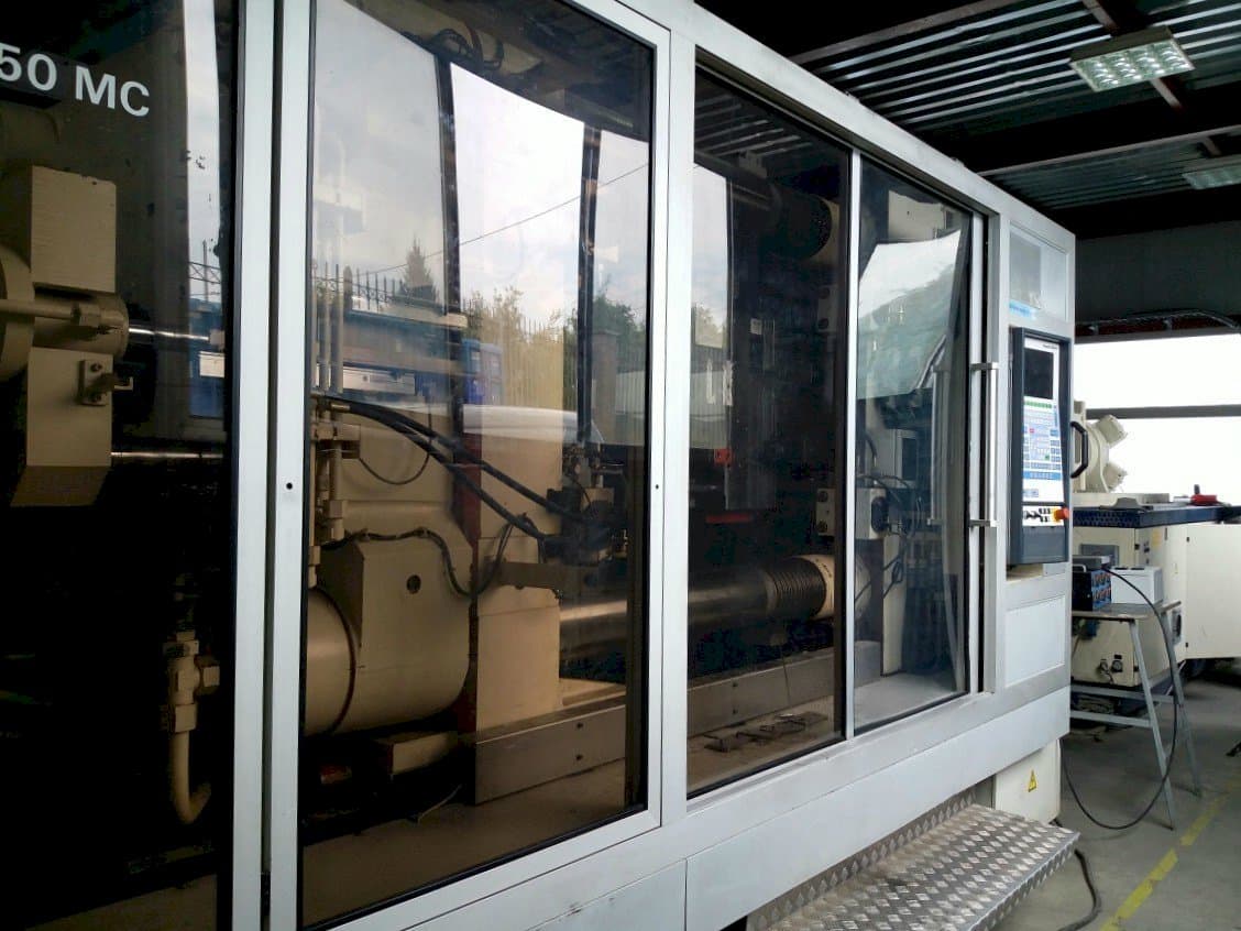 Front view of Krauss Maffei KM 800/1330 MC machine