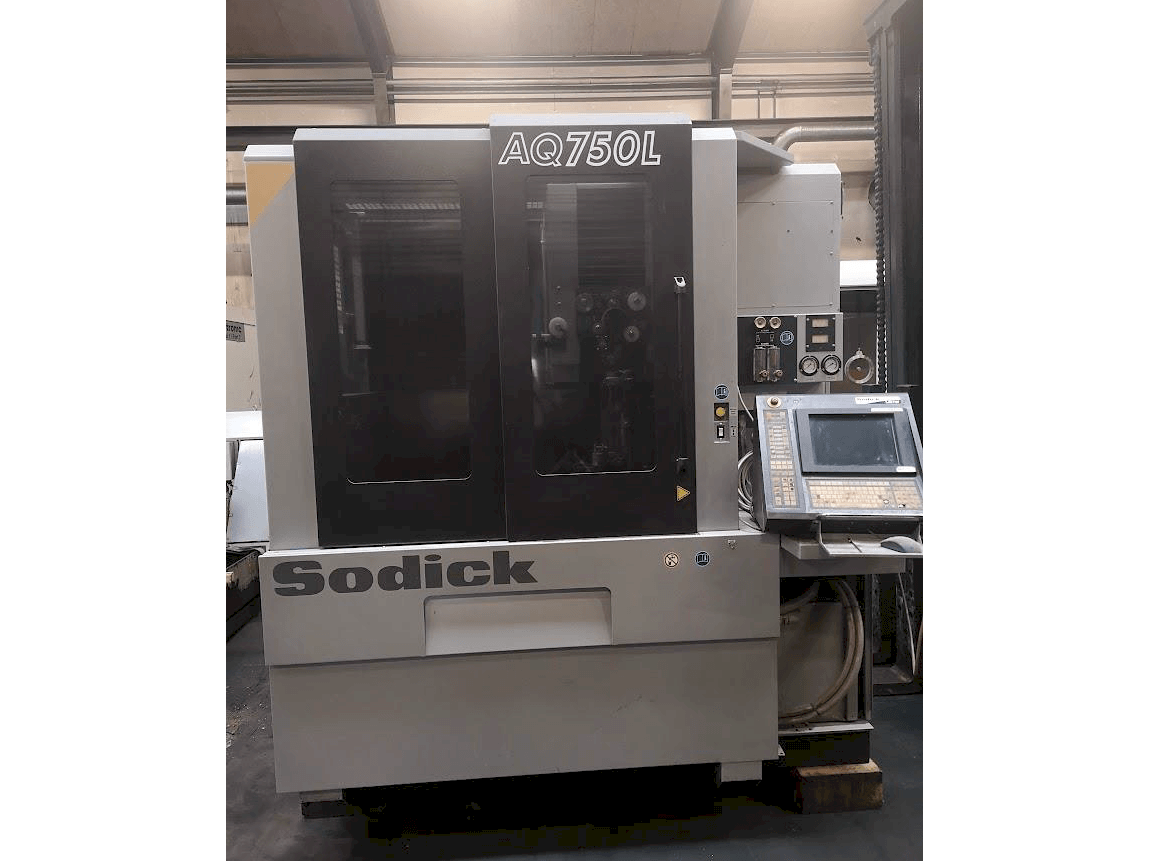 Front view of Sodick AQ750L  machine