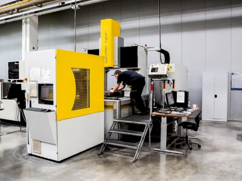 Front view of OPS-INGERSOLL Gantry 1200 machine