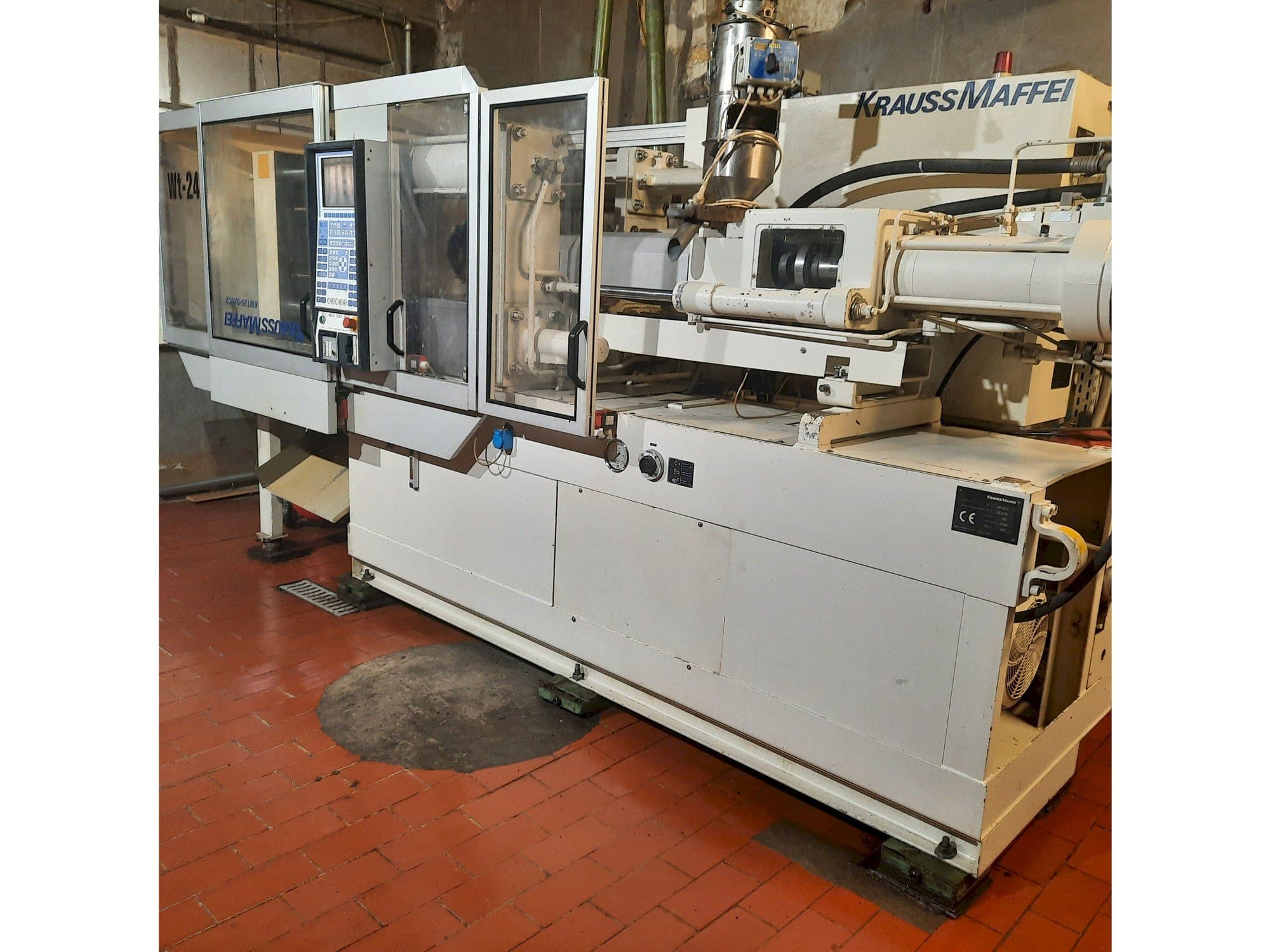 Front view of Krauss Maffei KM 125-520 C2 machine