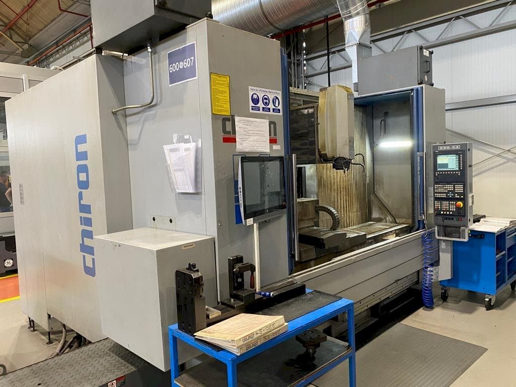 Front view of CHIRON MILL 2000 machine