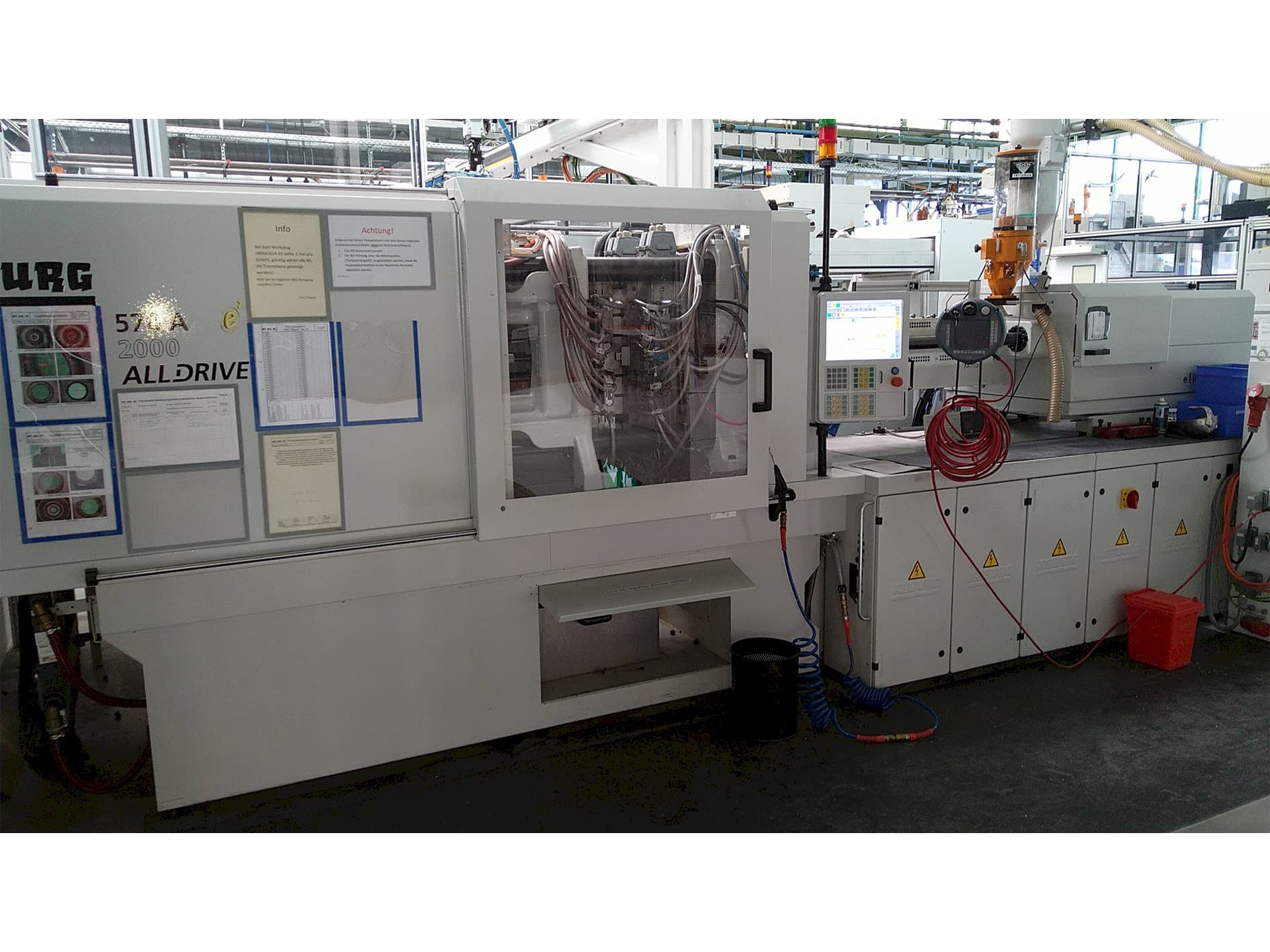 Front view of Arburg Allrounder 570 A 2000-800 ALLDRIVE machine