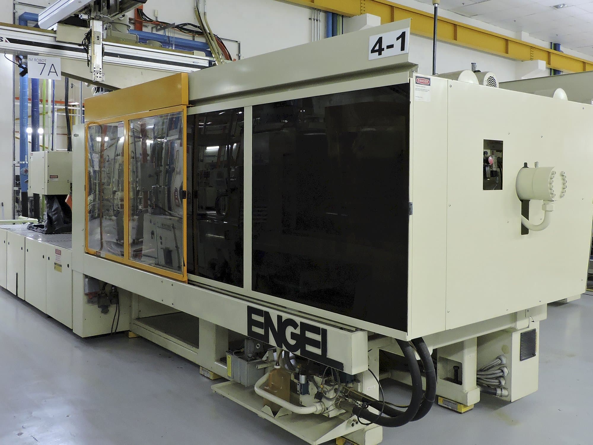 Front view of ENGEL ES1300/450 BHP Machine