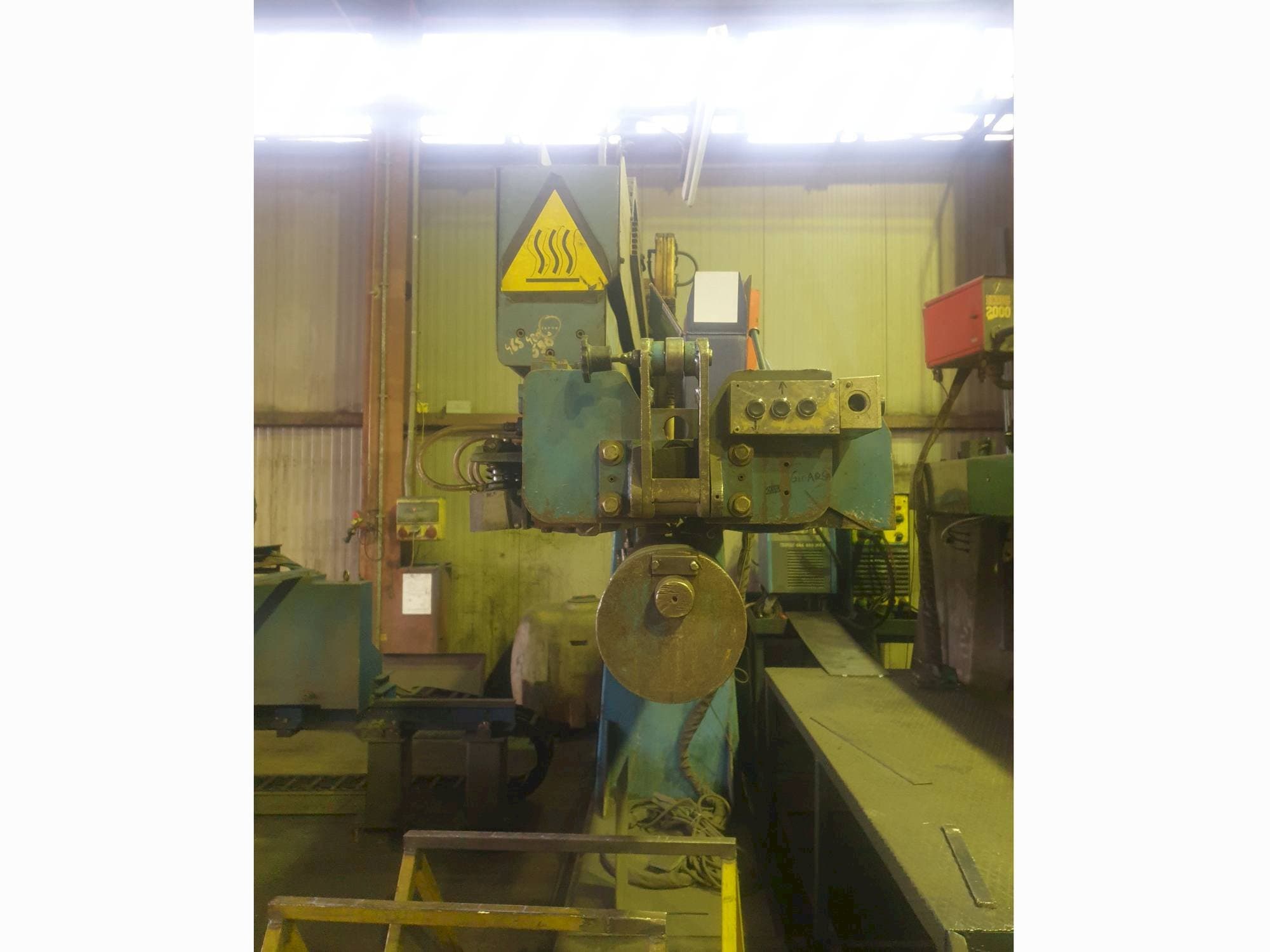 Front view of CLOOS CAL 120/30  machine