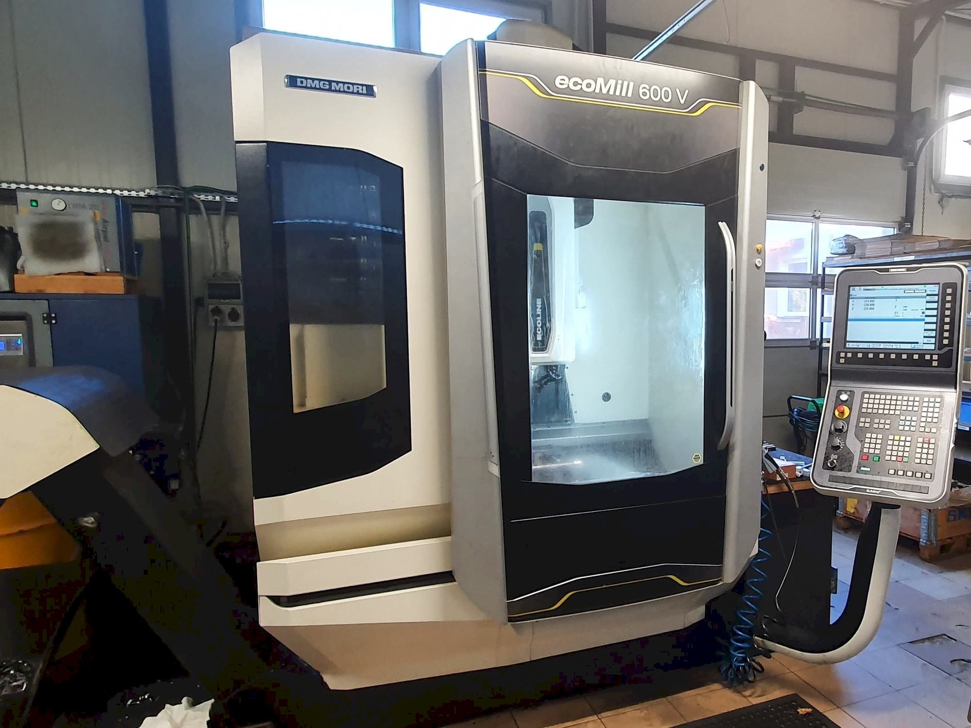 Front view of DMG MORI Ecomill 600 V machine