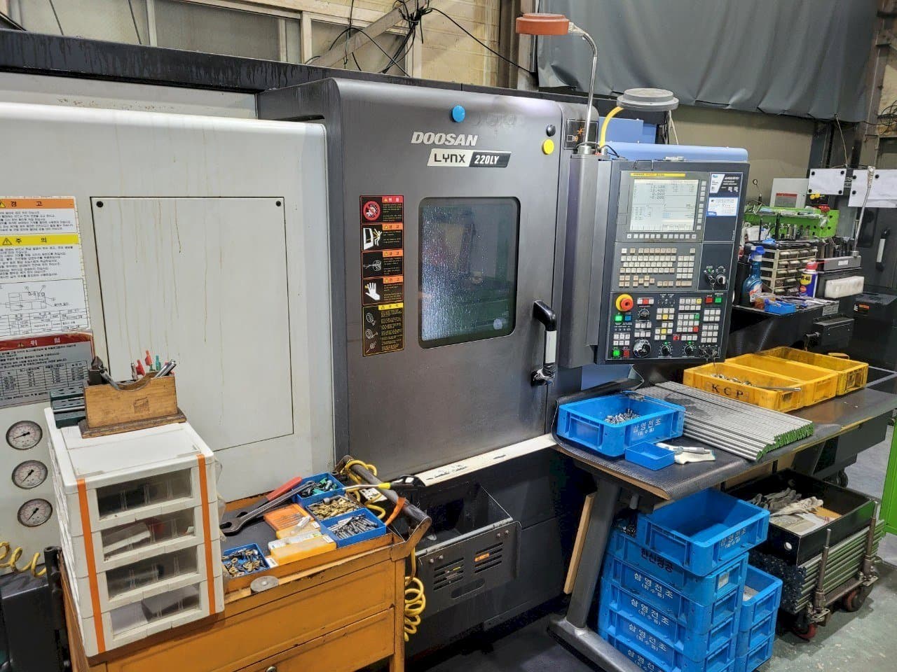 Front view of Doosan LYNX220LYA machine