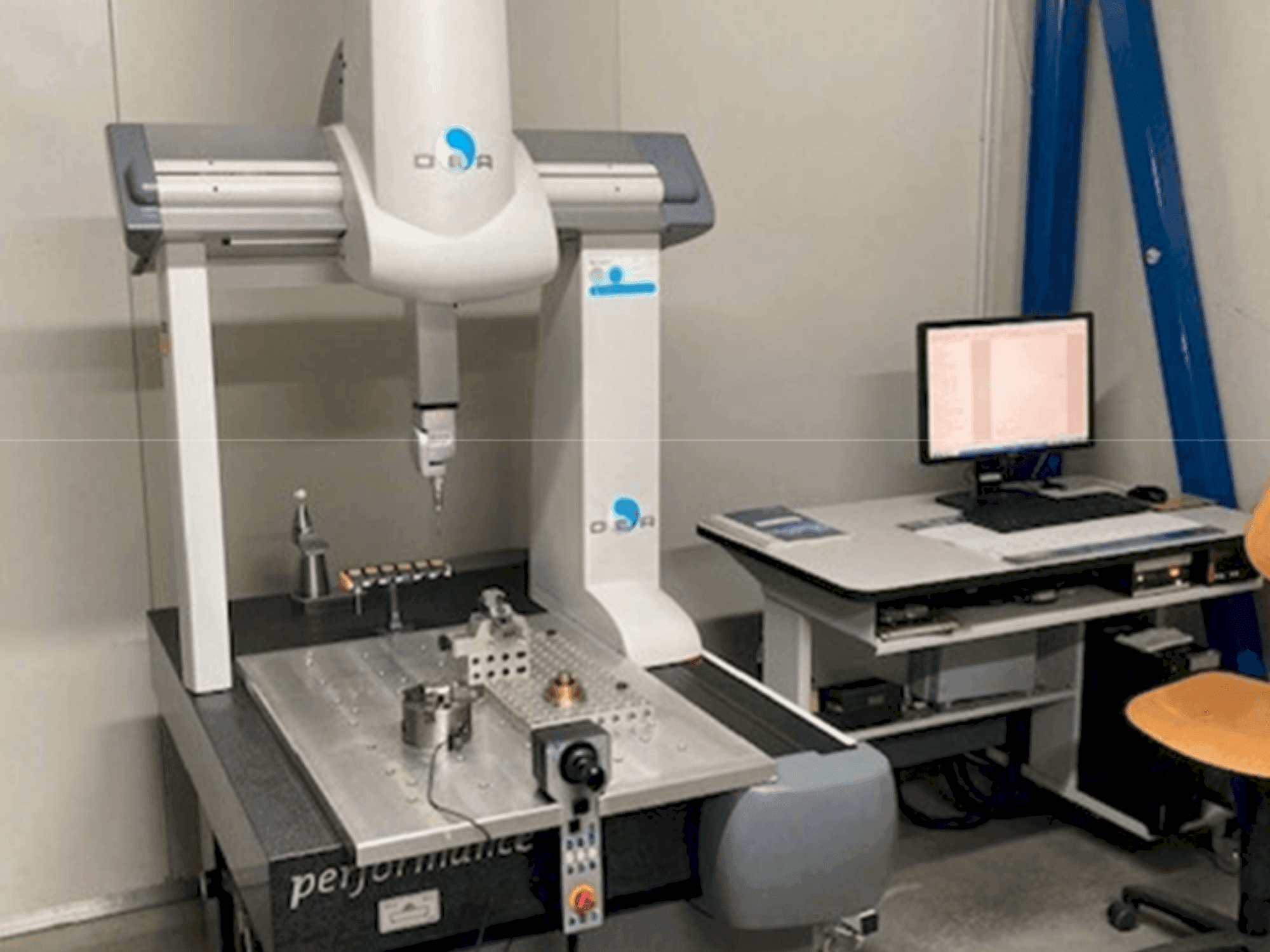 Front view of DEA Global 050705 Performance machine