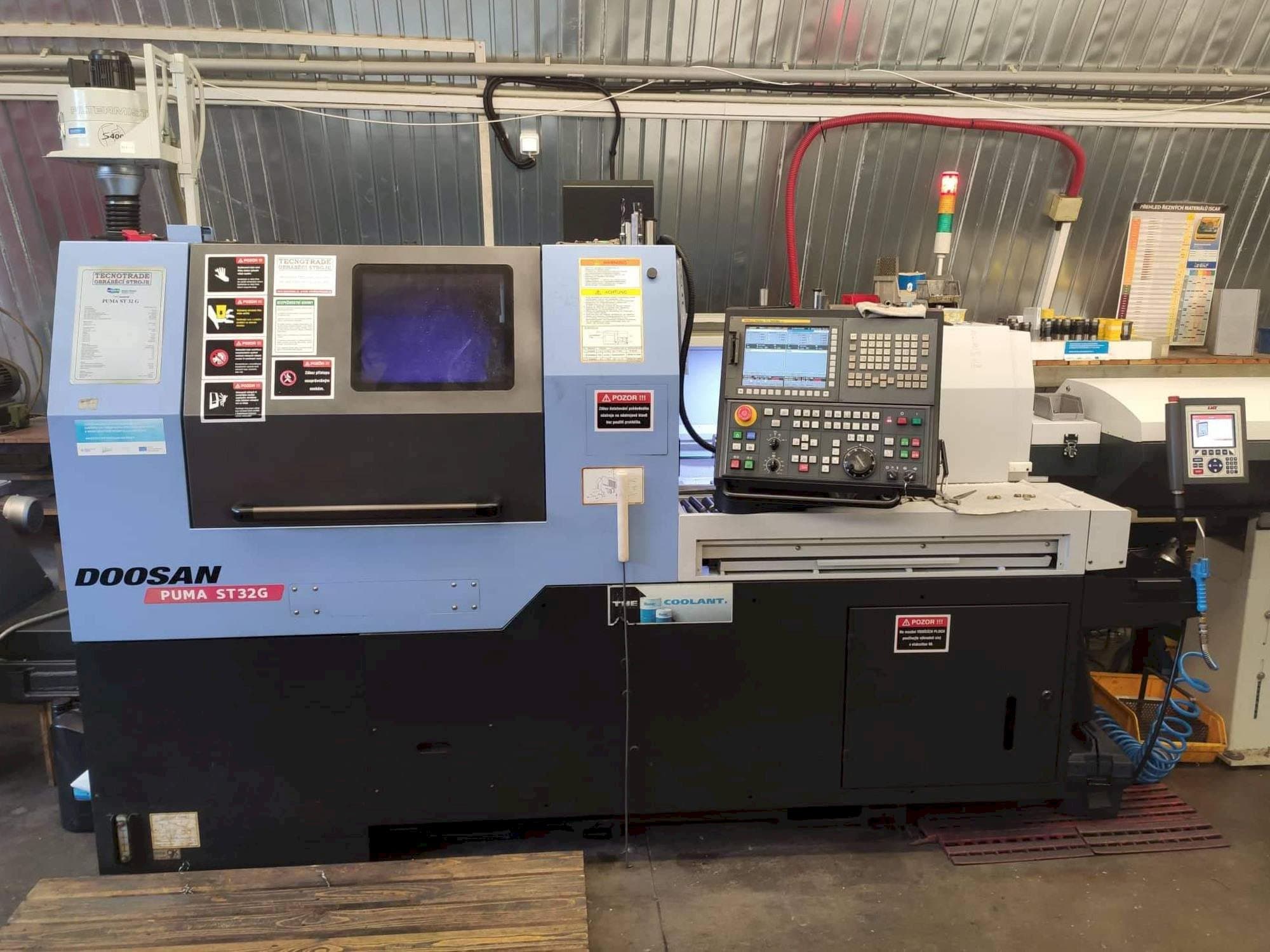 Front view of Doosan Puma ST32G  machine