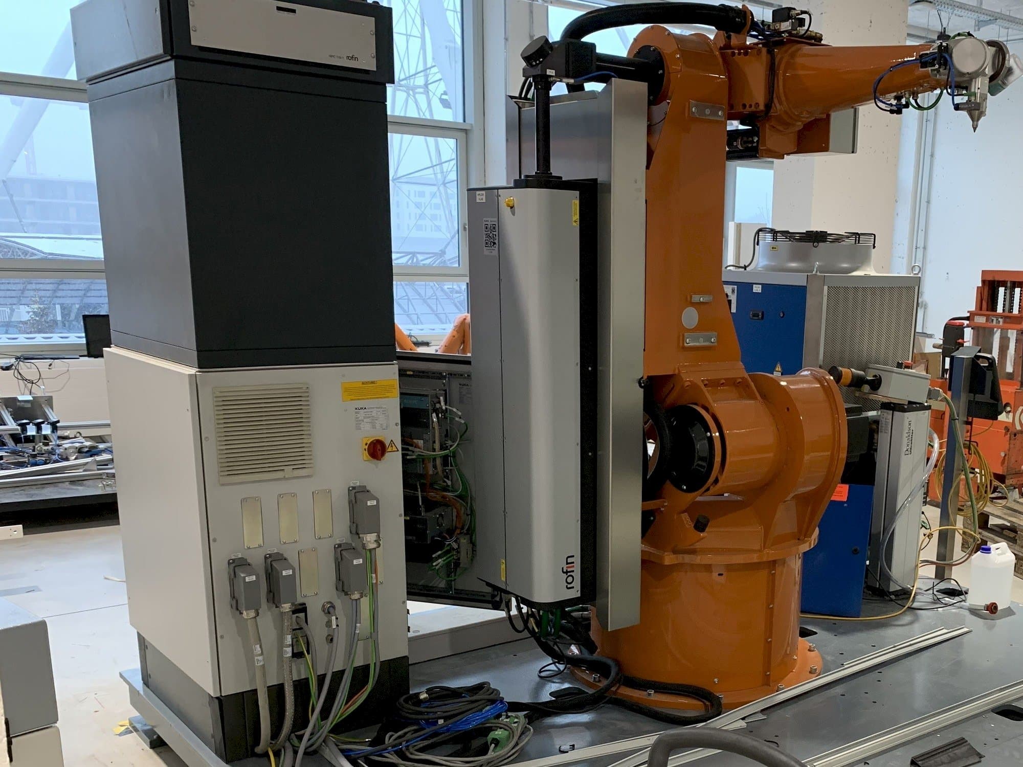 Front view of Reis Robotics Laserroboter RV6L machine