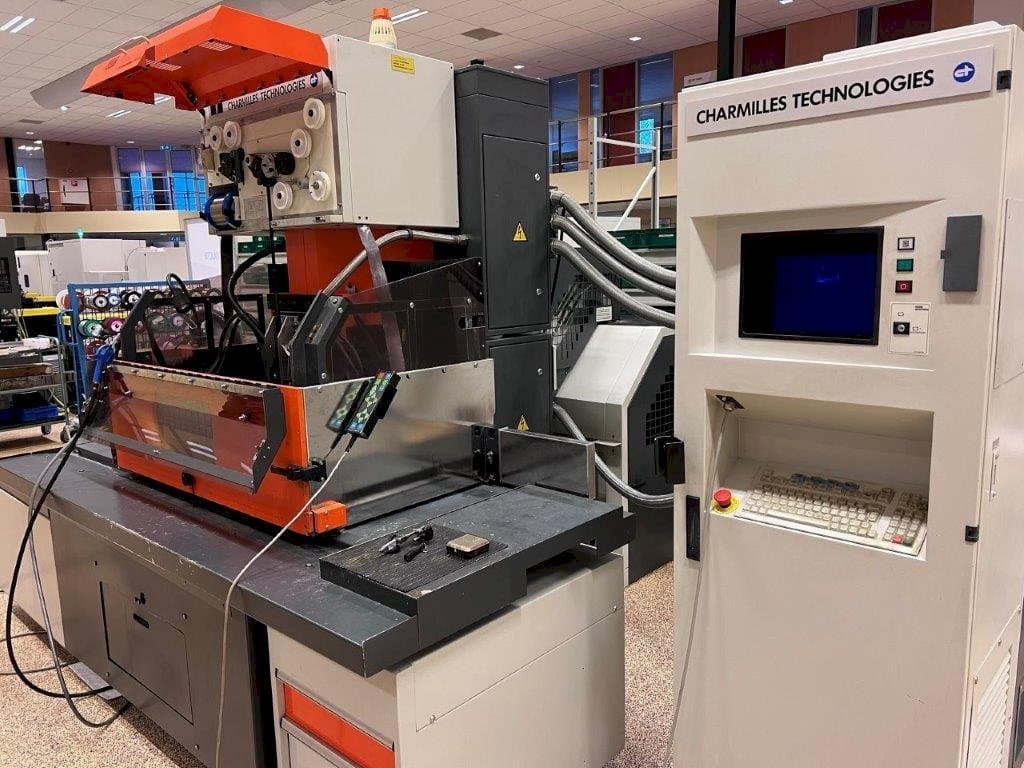 Front view of CHARMILLES Robofil FI6020 CSL2 machine