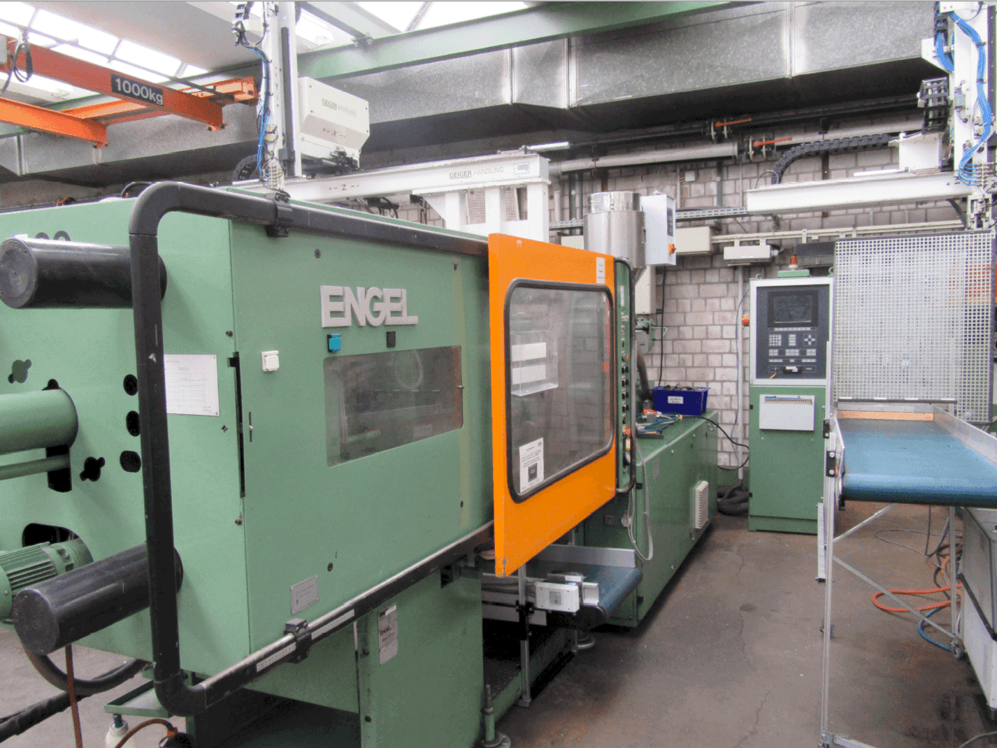 Front view of ENGEL ES 700/200  machine