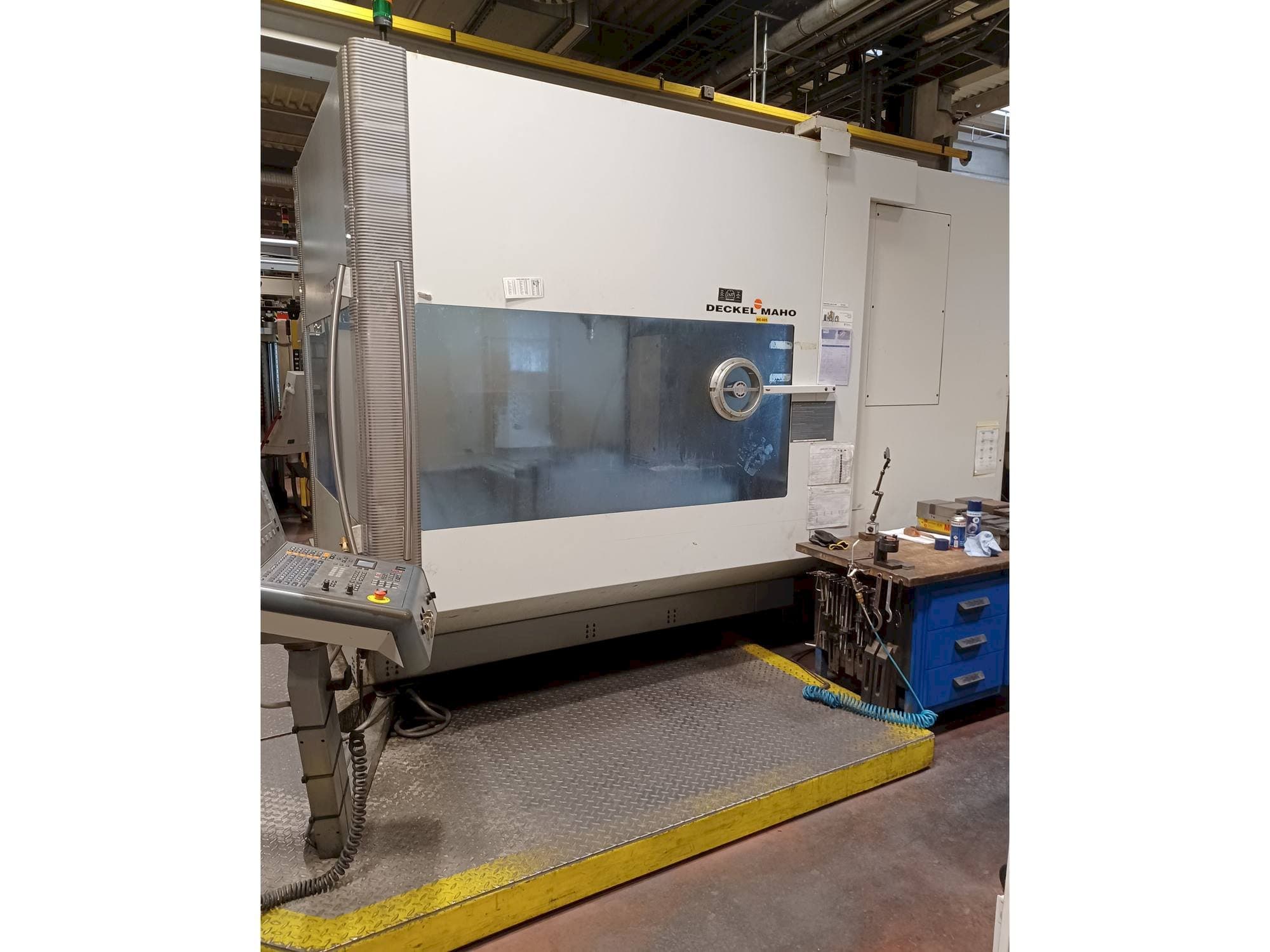 Front view of DECKEL MAHO DMU 125 T hi-dyn machine